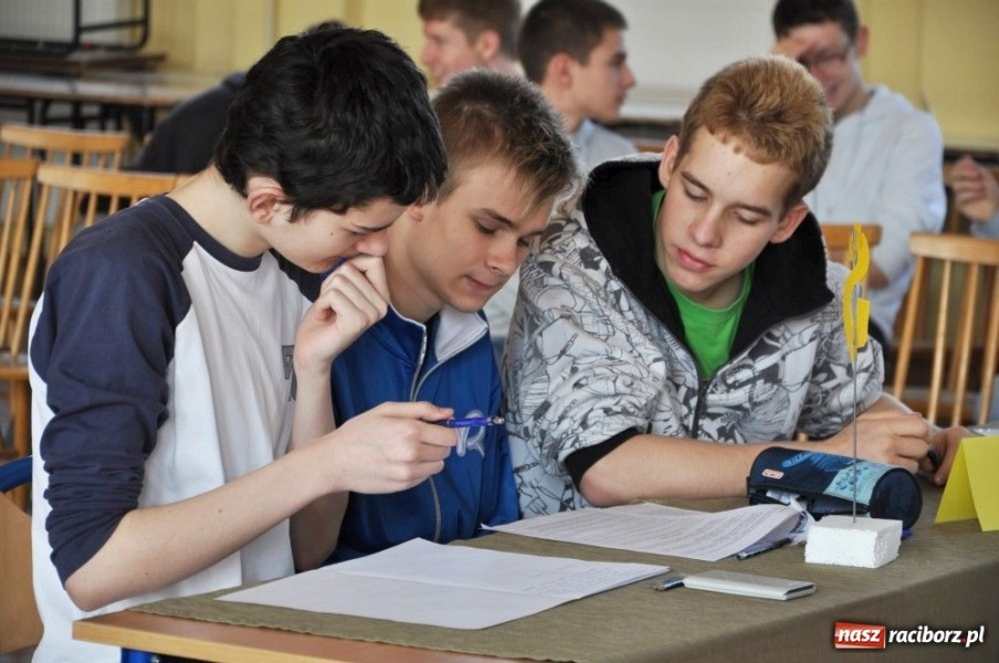 Zdjęcie w galerii na portalu naszraciborz.pl:  Uczniowie z G 1 mistrzami ekonomii wiadomości z regionu