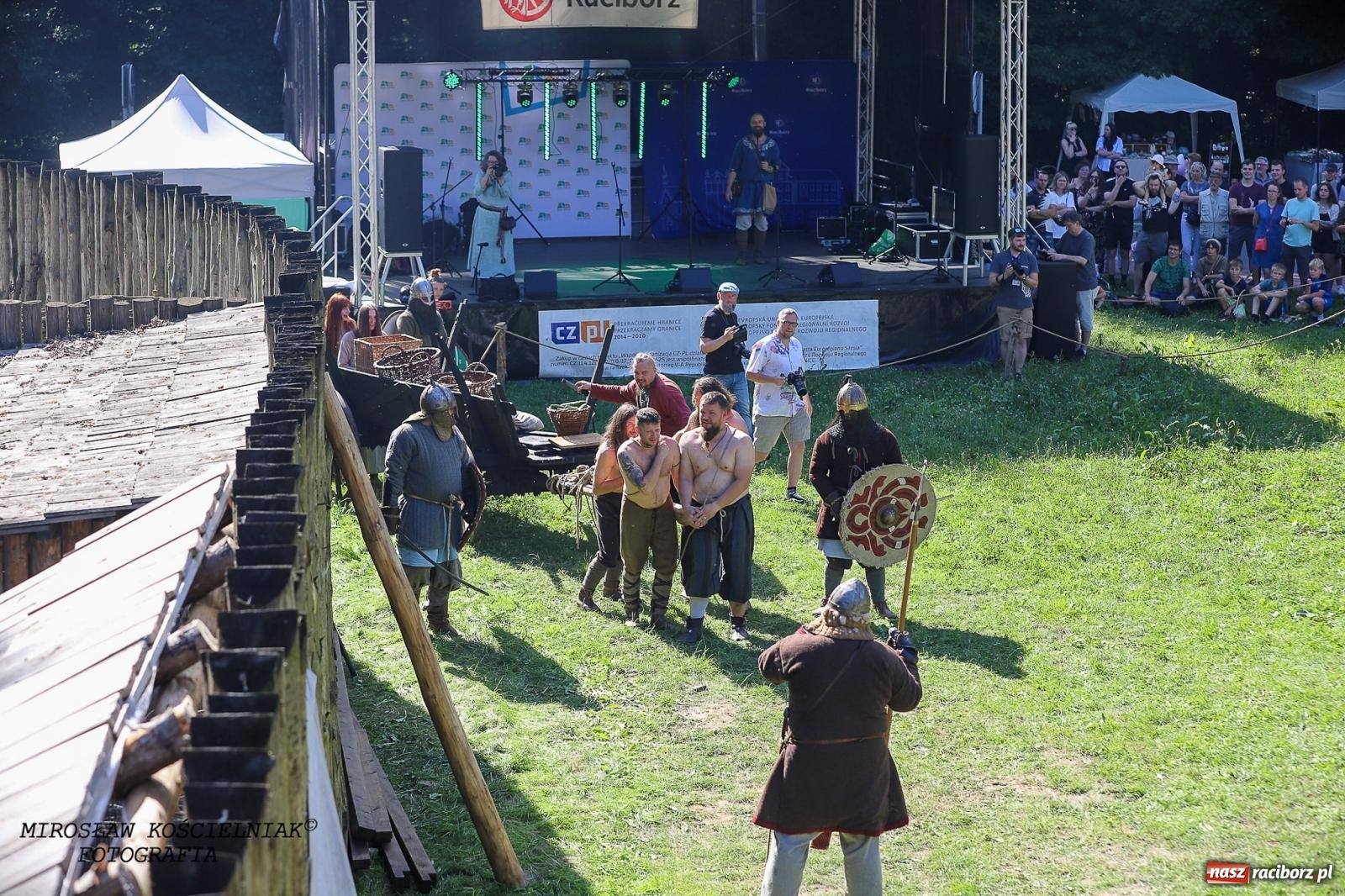 Zdjęcie w galerii na portalu naszraciborz.pl: Szczęk oręża i świt Emporium w Raciborzu [FOTO i WIDEO] wiadomości z regionu