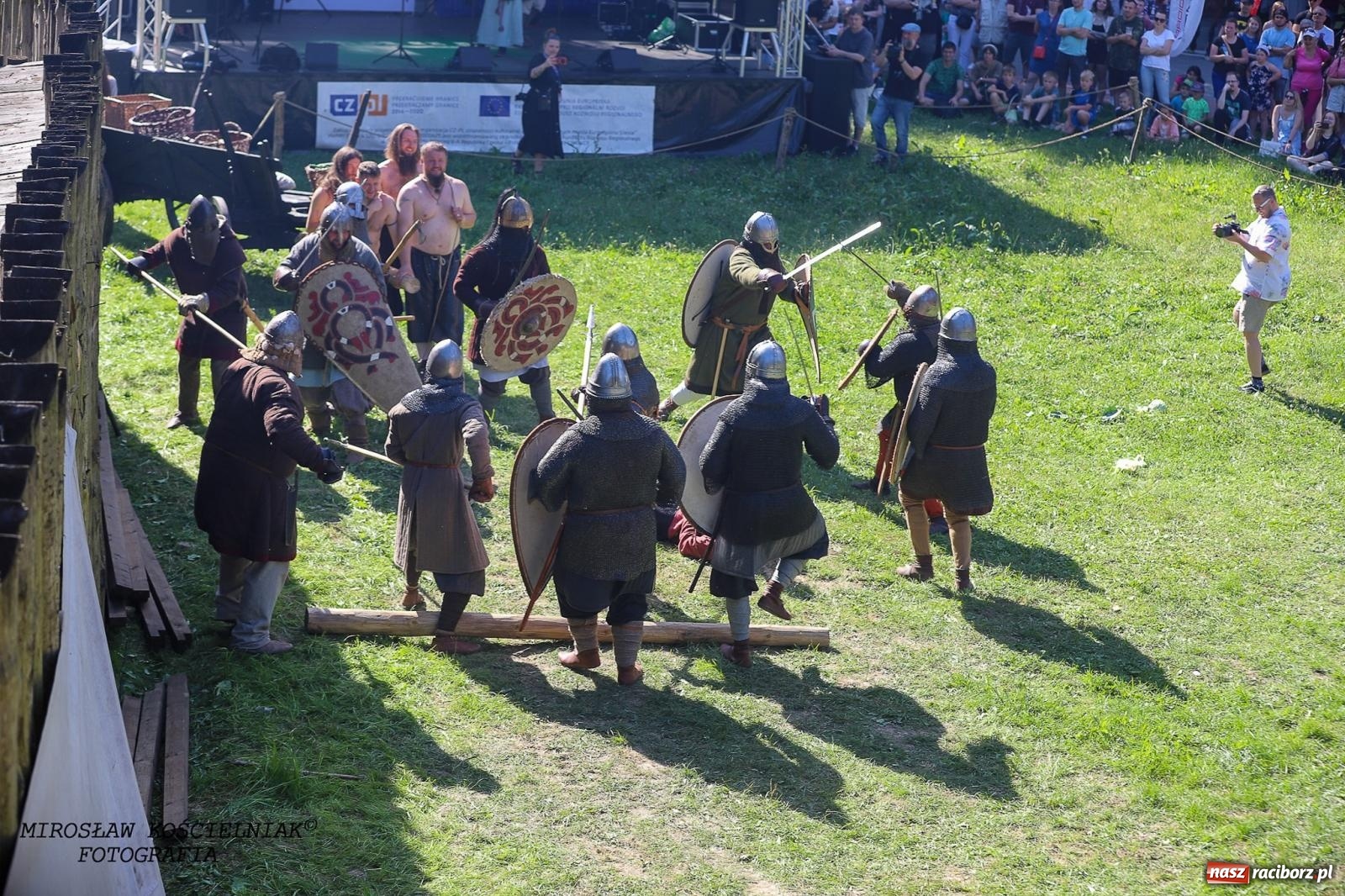 Zdjęcie w galerii na portalu naszraciborz.pl: Szczęk oręża i świt Emporium w Raciborzu [FOTO i WIDEO] wiadomości z regionu