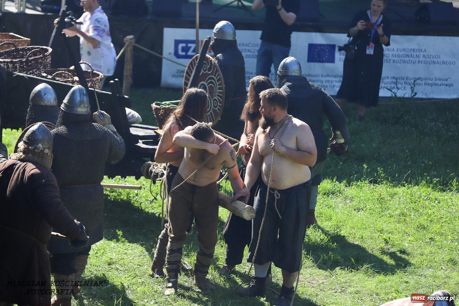 Zdjęcie w galerii na portalu naszraciborz.pl: Szczęk oręża i świt Emporium w Raciborzu [FOTO i WIDEO] wiadomości z regionu