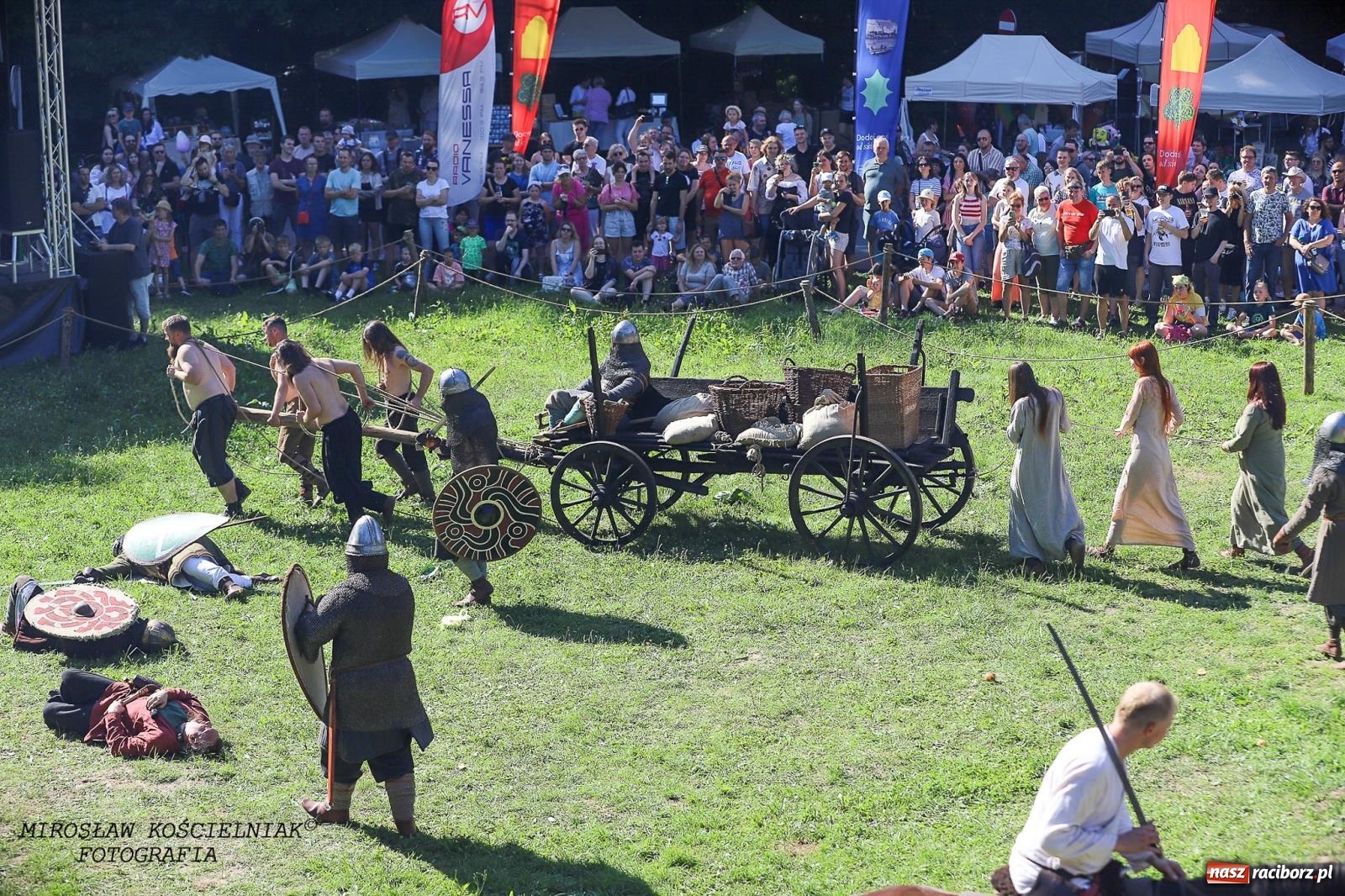 Zdjęcie w galerii na portalu naszraciborz.pl: Szczęk oręża i świt Emporium w Raciborzu [FOTO i WIDEO] wiadomości z regionu