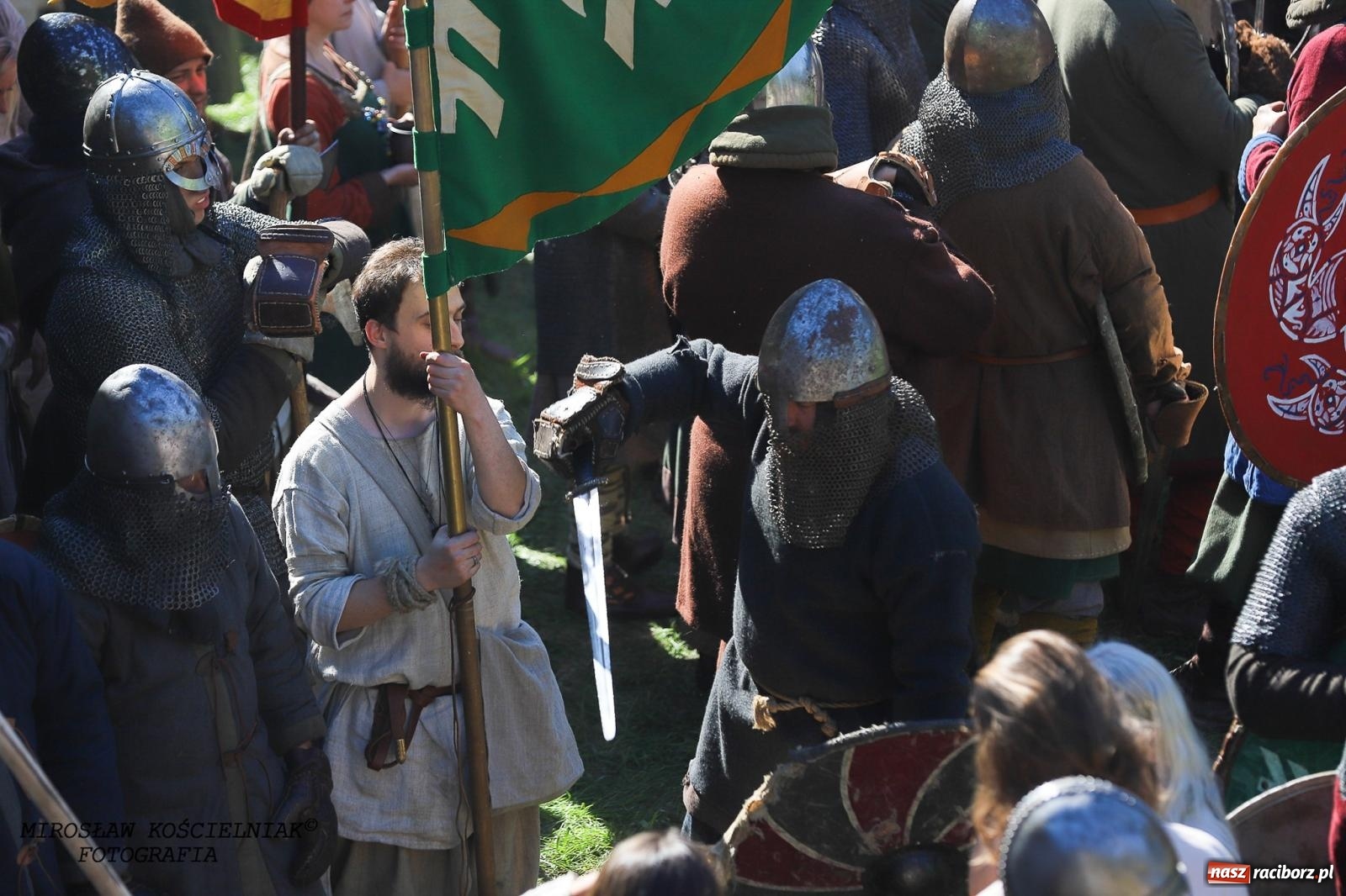 Zdjęcie w galerii na portalu naszraciborz.pl: Szczęk oręża i świt Emporium w Raciborzu [FOTO i WIDEO] wiadomości z regionu