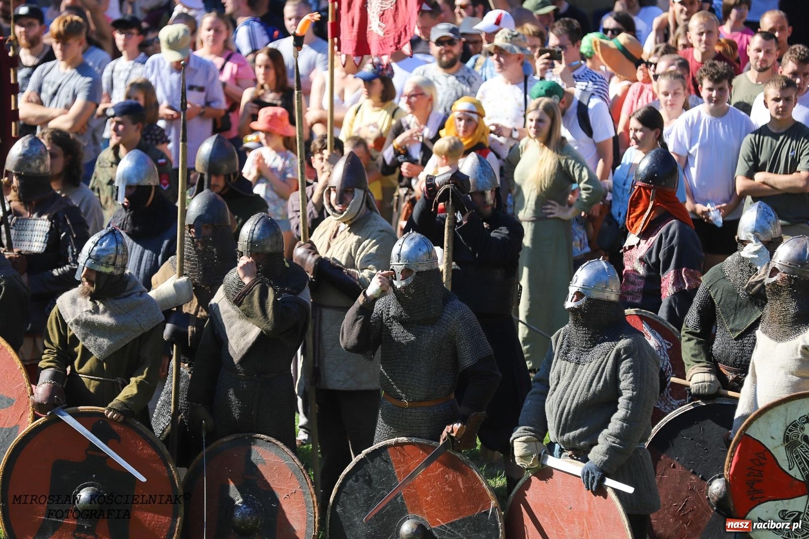 Zdjęcie w galerii na portalu naszraciborz.pl: Szczęk oręża i świt Emporium w Raciborzu [FOTO i WIDEO] wiadomości z regionu