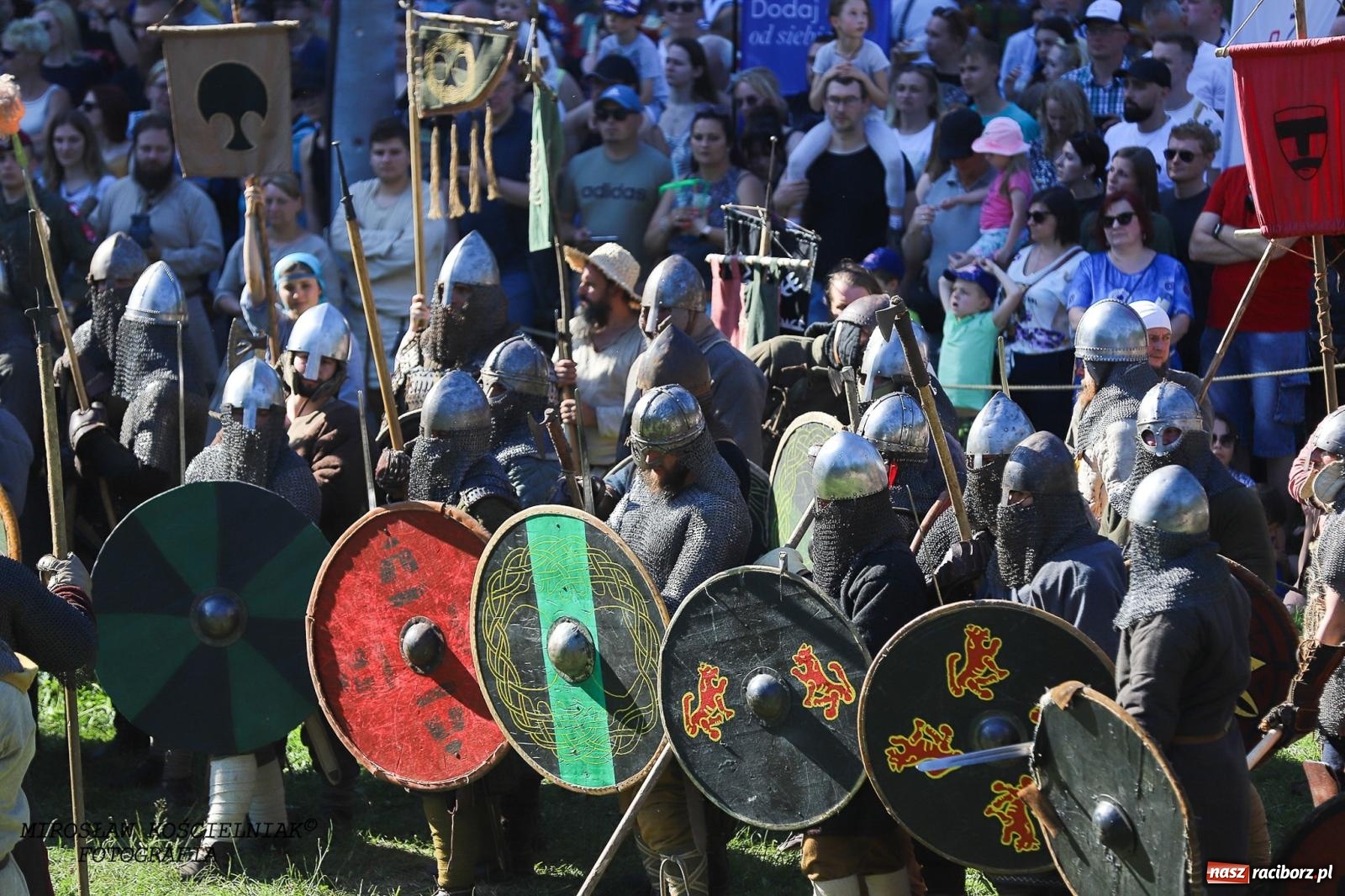 Zdjęcie w galerii na portalu naszraciborz.pl: Szczęk oręża i świt Emporium w Raciborzu [FOTO i WIDEO] wiadomości z regionu