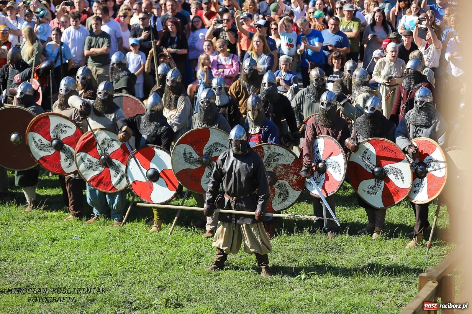 Zdjęcie w galerii na portalu naszraciborz.pl: Szczęk oręża i świt Emporium w Raciborzu [FOTO i WIDEO] wiadomości z regionu