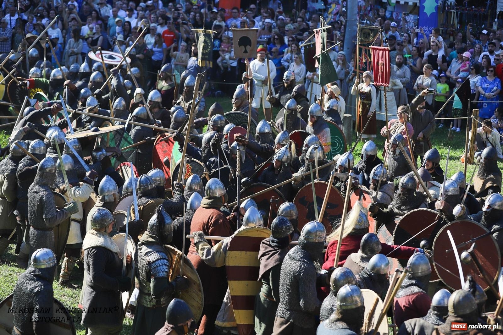 Zdjęcie w galerii na portalu naszraciborz.pl: Szczęk oręża i świt Emporium w Raciborzu [FOTO i WIDEO] wiadomości z regionu