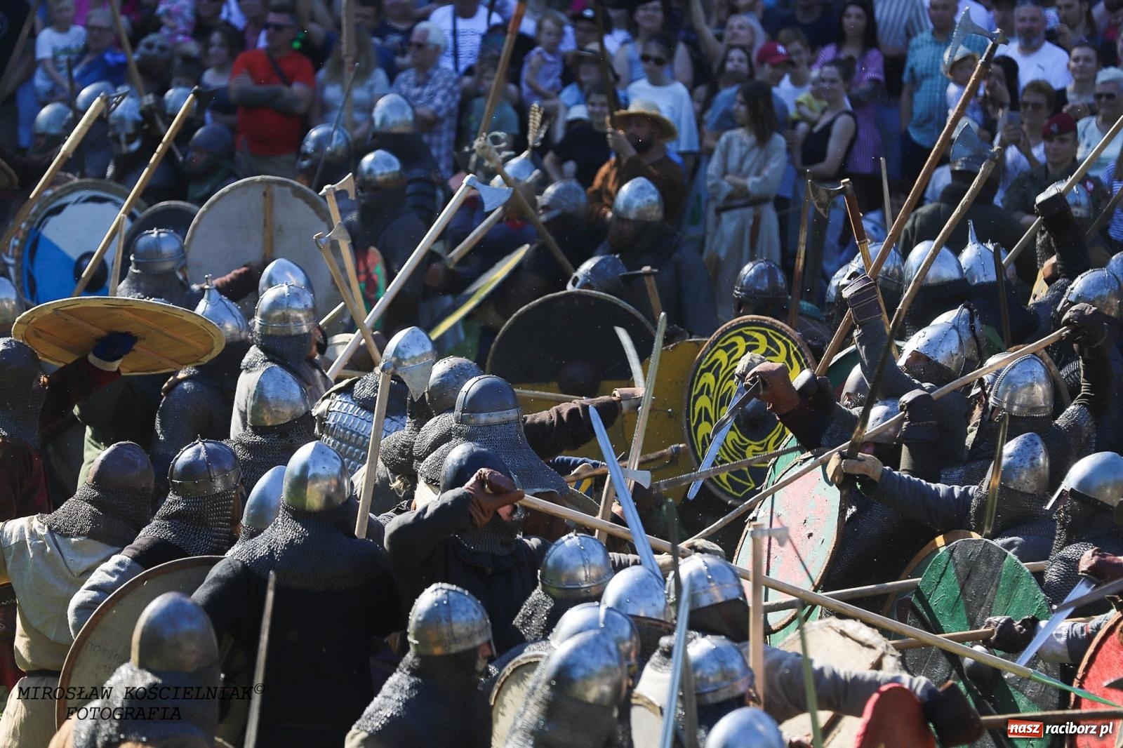 Zdjęcie w galerii na portalu naszraciborz.pl: Szczęk oręża i świt Emporium w Raciborzu [FOTO i WIDEO] wiadomości z regionu