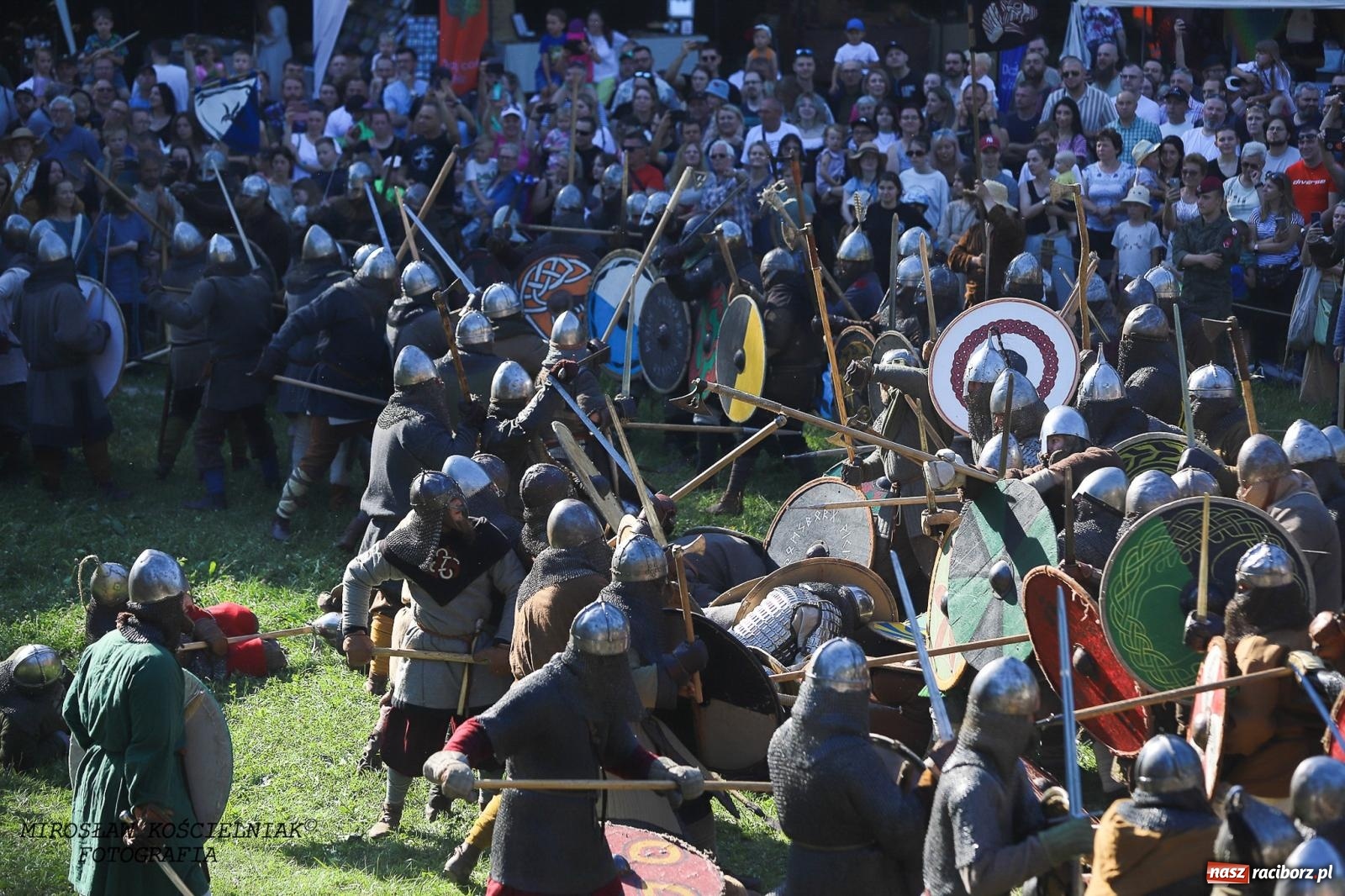 Zdjęcie w galerii na portalu naszraciborz.pl: Szczęk oręża i świt Emporium w Raciborzu [FOTO i WIDEO] wiadomości z regionu