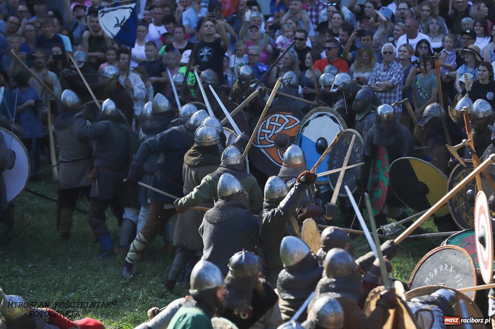 Zdjęcie w galerii na portalu naszraciborz.pl: Szczęk oręża i świt Emporium w Raciborzu [FOTO i WIDEO] wiadomości z regionu