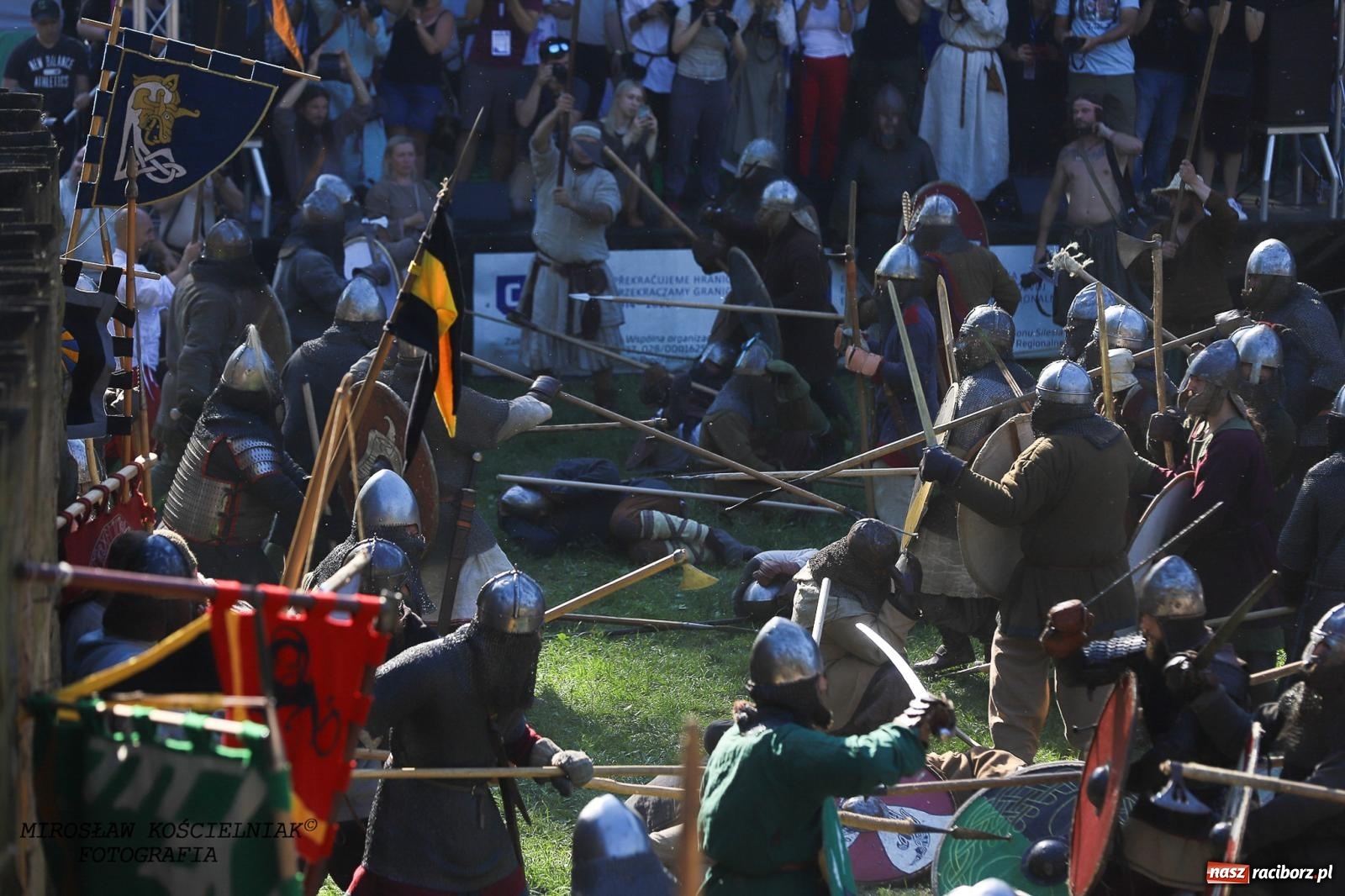 Zdjęcie w galerii na portalu naszraciborz.pl: Szczęk oręża i świt Emporium w Raciborzu [FOTO i WIDEO] wiadomości z regionu