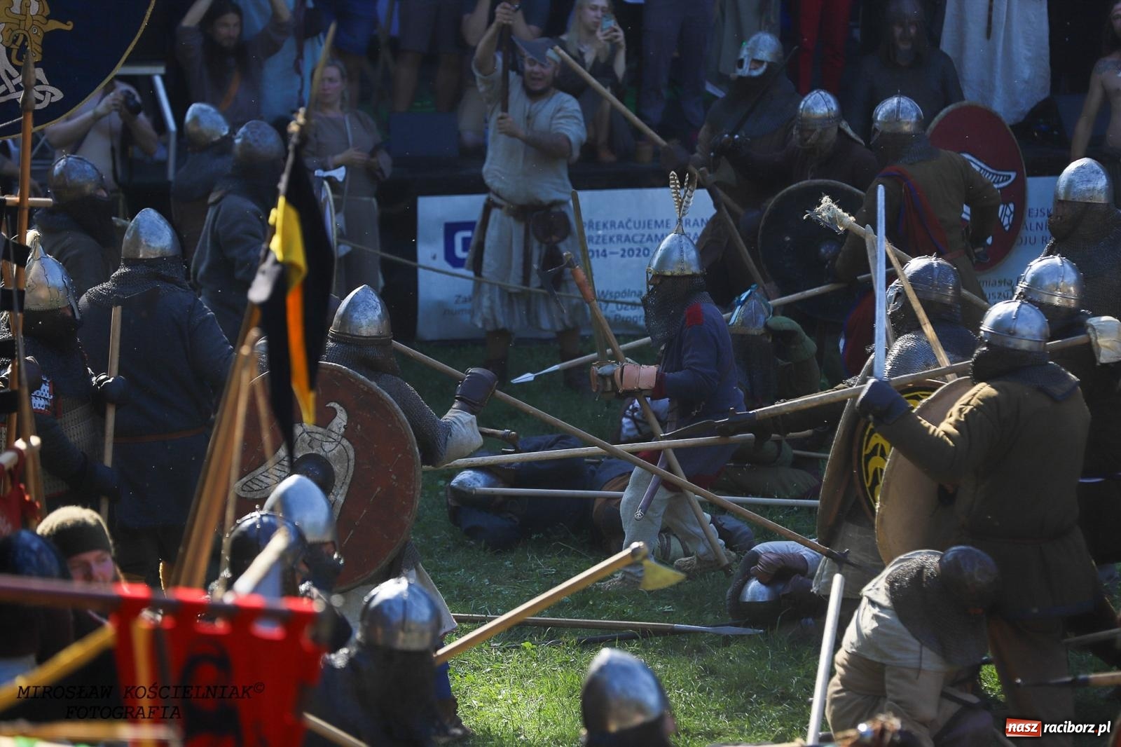 Zdjęcie w galerii na portalu naszraciborz.pl: Szczęk oręża i świt Emporium w Raciborzu [FOTO i WIDEO] wiadomości z regionu