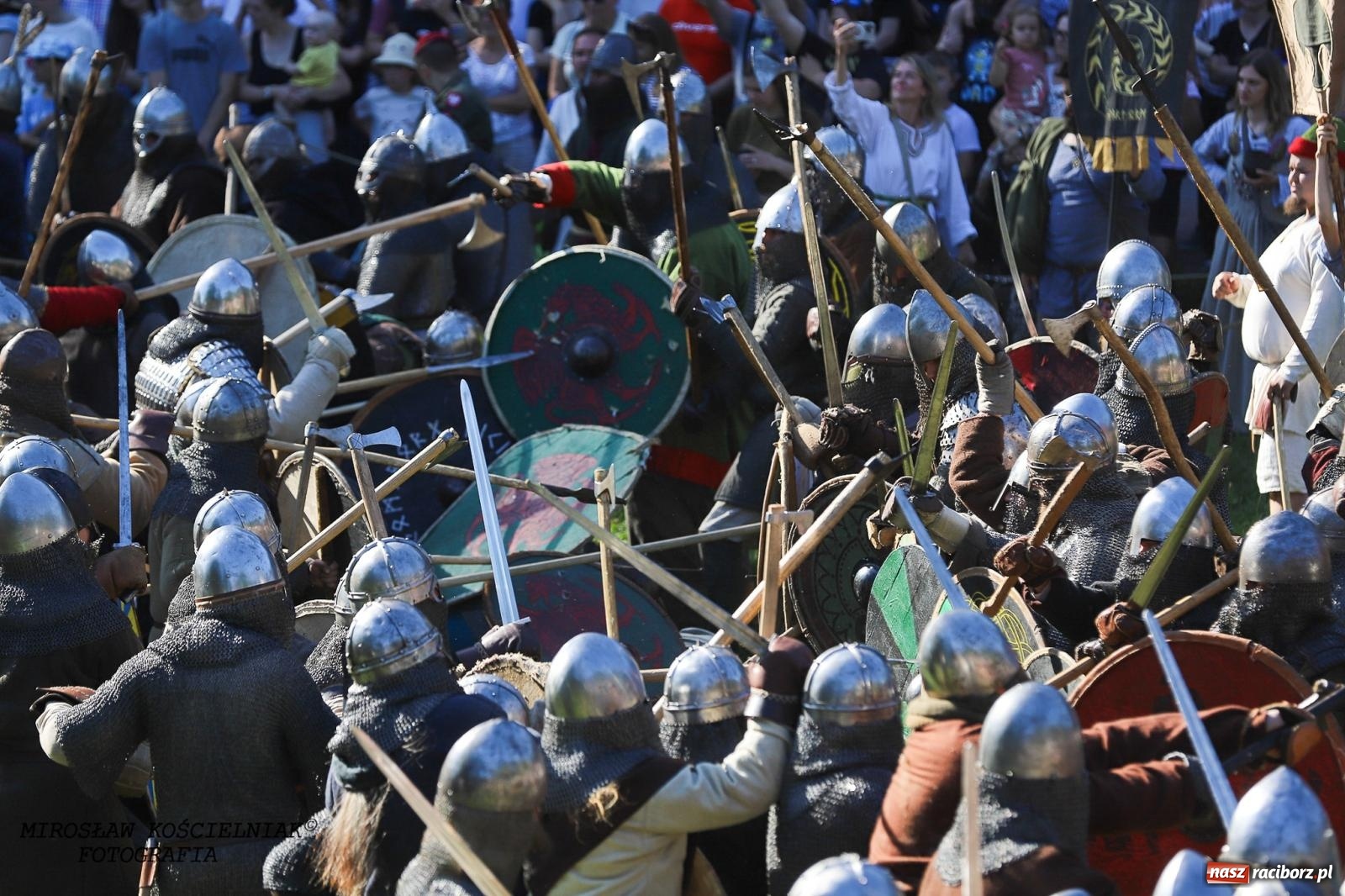 Zdjęcie w galerii na portalu naszraciborz.pl: Szczęk oręża i świt Emporium w Raciborzu [FOTO i WIDEO] wiadomości z regionu