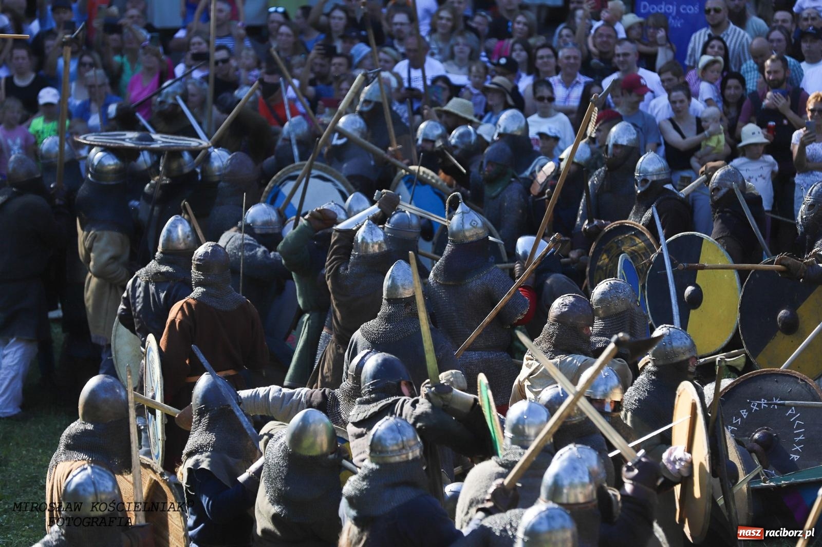 Zdjęcie w galerii na portalu naszraciborz.pl: Szczęk oręża i świt Emporium w Raciborzu [FOTO i WIDEO] wiadomości z regionu