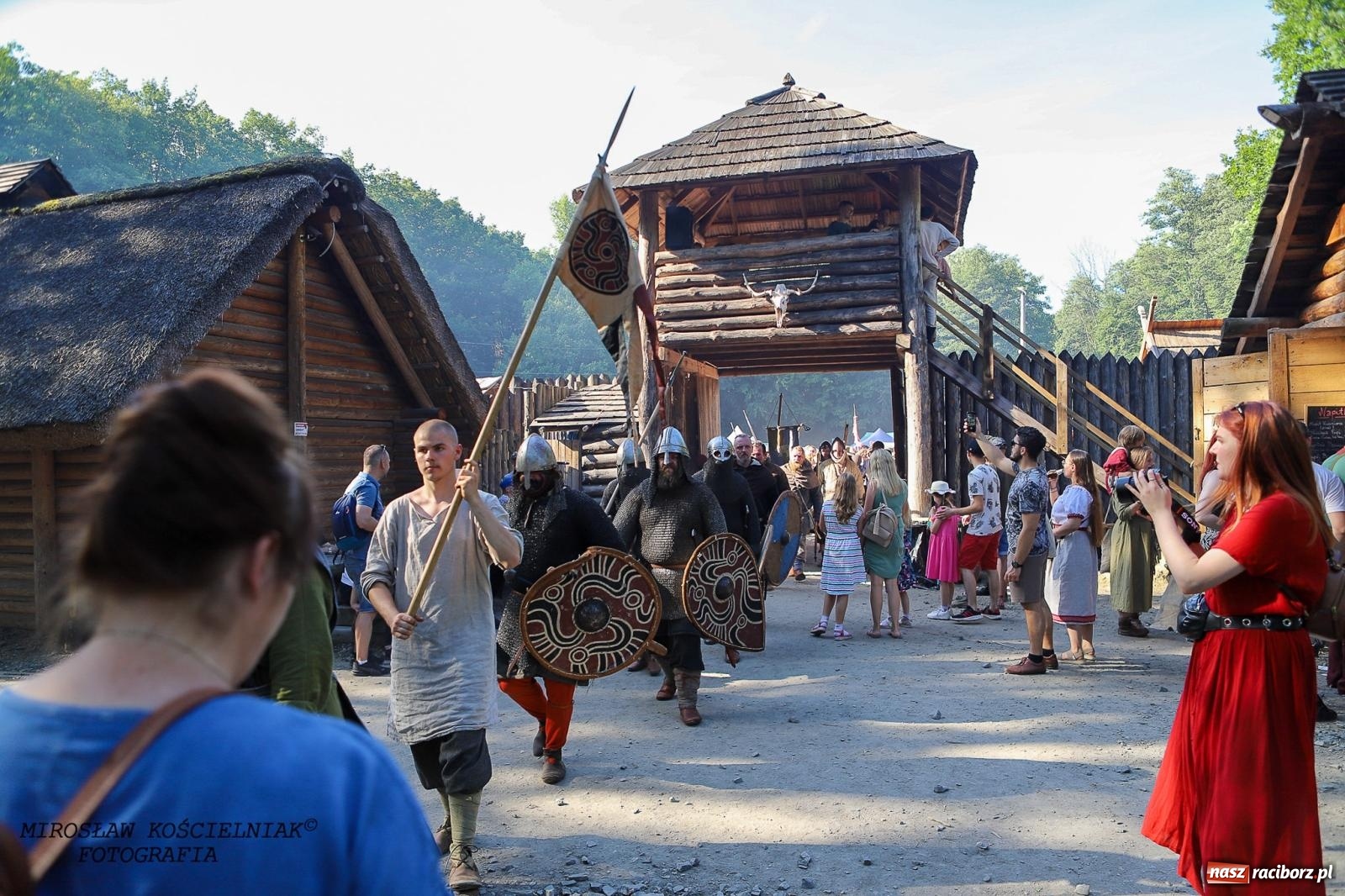 Zdjęcie w galerii na portalu naszraciborz.pl: Szczęk oręża i świt Emporium w Raciborzu [FOTO i WIDEO] wiadomości z regionu