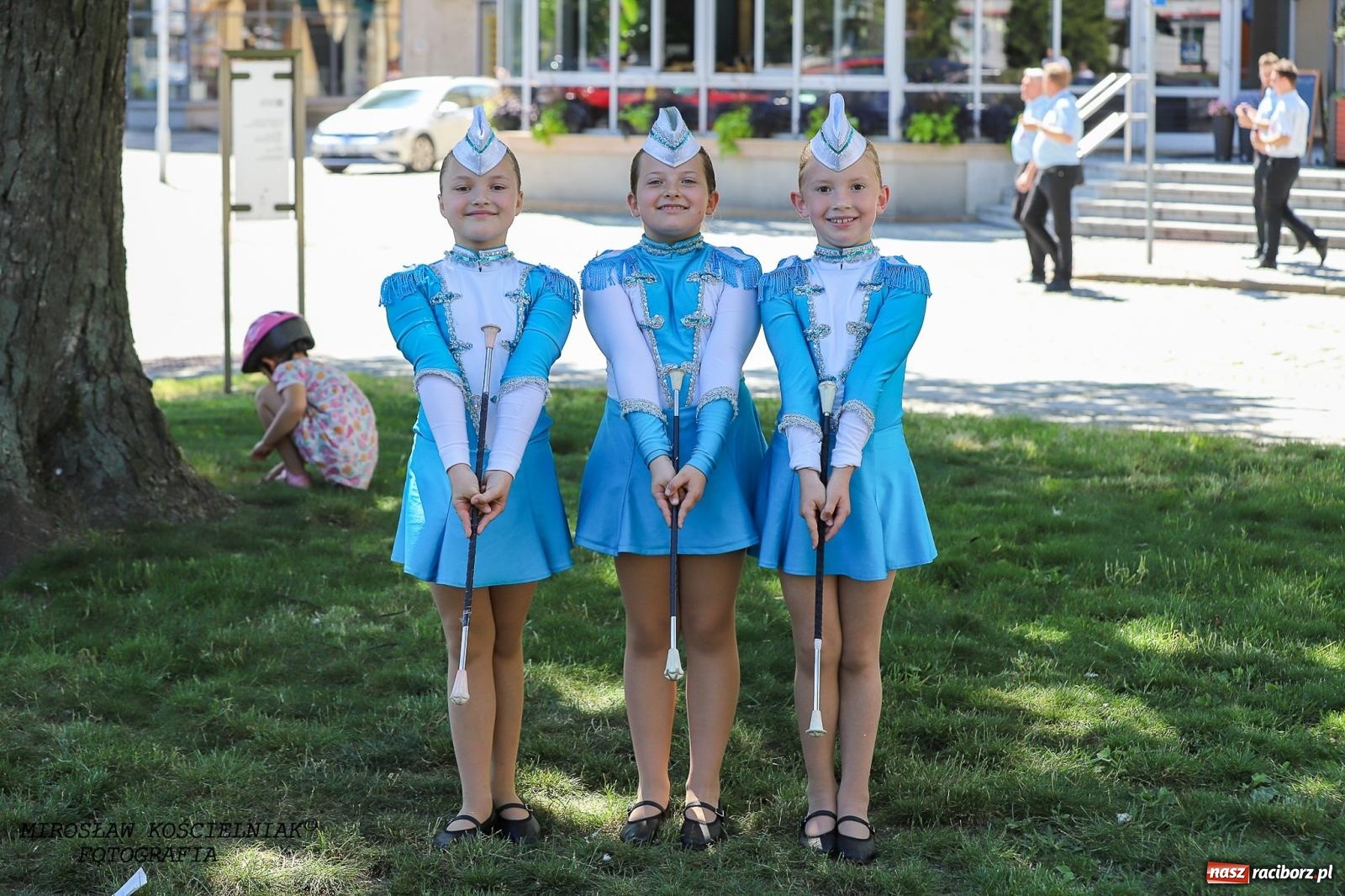 Zdjęcie w galerii na portalu naszraciborz.pl: Raciborskie święto folkloru. Kolorowa parada przeszła przez miasto, tańce na zamku [FOTO i WIDEO] wiadomości z regionu