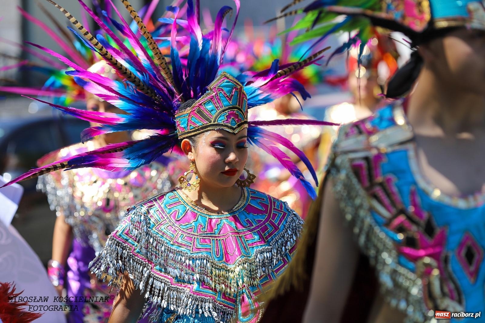 Zdjęcie w galerii na portalu naszraciborz.pl: Raciborskie święto folkloru. Kolorowa parada przeszła przez miasto, tańce na zamku [FOTO i WIDEO] wiadomości z regionu
