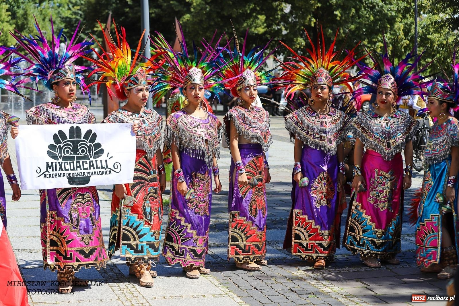 Zdjęcie w galerii na portalu naszraciborz.pl: Raciborskie święto folkloru. Kolorowa parada przeszła przez miasto, tańce na zamku [FOTO i WIDEO] wiadomości z regionu
