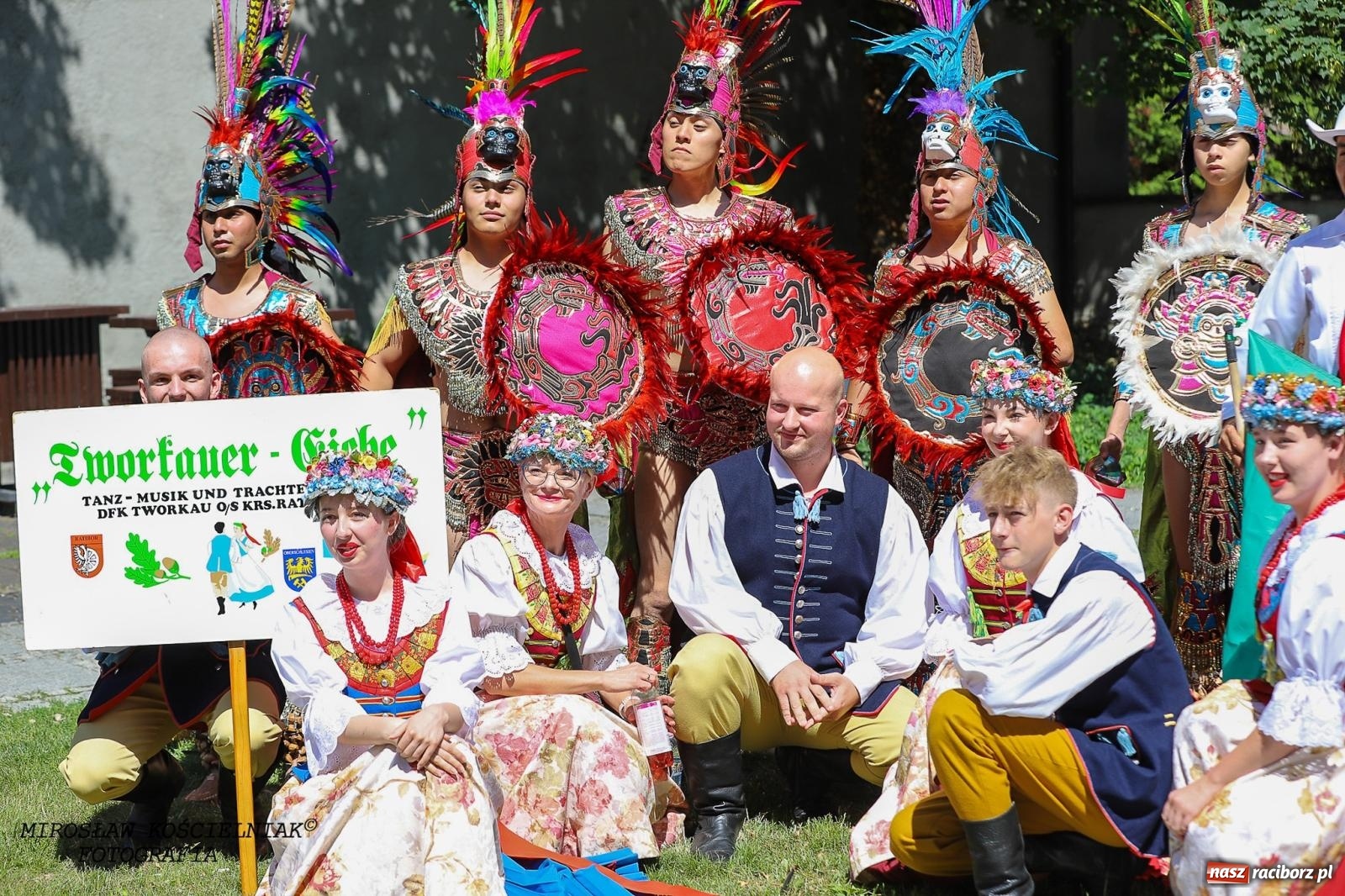 Zdjęcie w galerii na portalu naszraciborz.pl: Raciborskie święto folkloru. Kolorowa parada przeszła przez miasto, tańce na zamku [FOTO i WIDEO] wiadomości z regionu