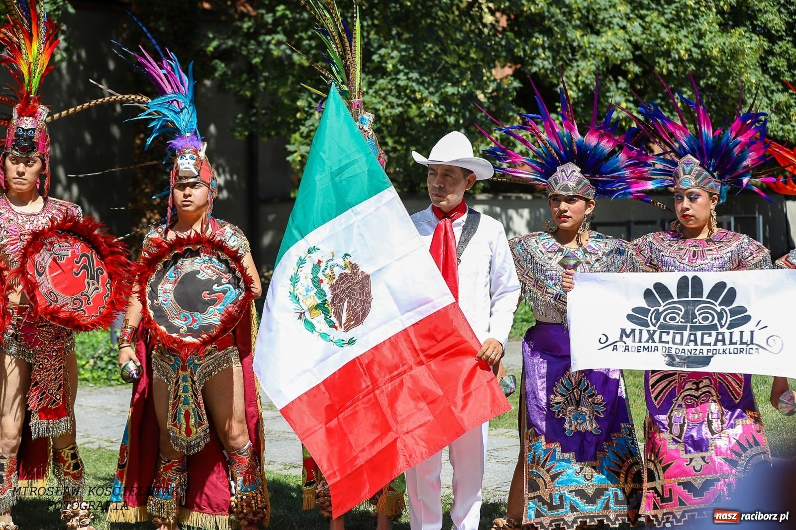 Zdjęcie w galerii na portalu naszraciborz.pl: Raciborskie święto folkloru. Kolorowa parada przeszła przez miasto, tańce na zamku [FOTO i WIDEO] wiadomości z regionu