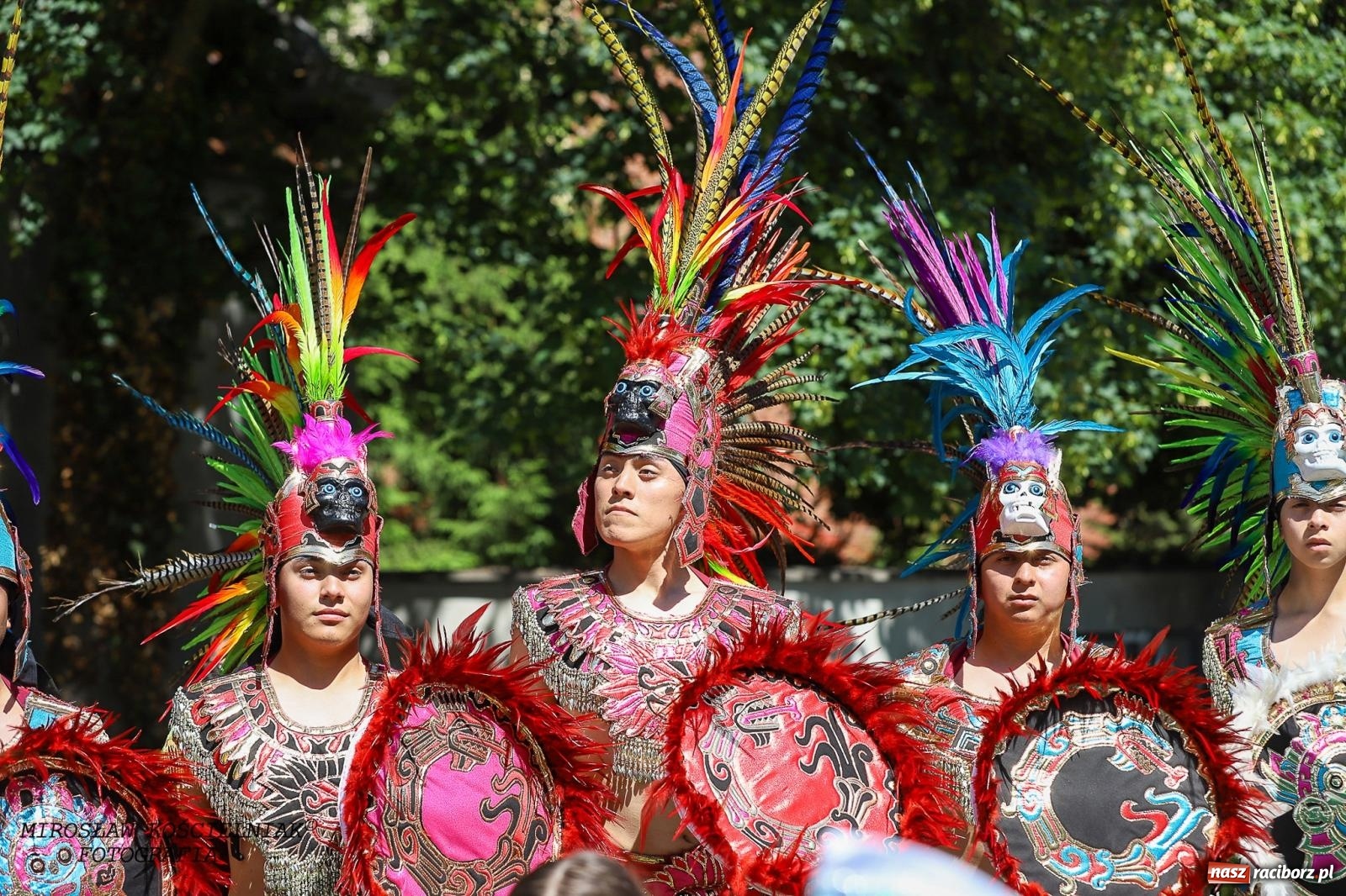 Zdjęcie w galerii na portalu naszraciborz.pl: Raciborskie święto folkloru. Kolorowa parada przeszła przez miasto, tańce na zamku [FOTO i WIDEO] wiadomości z regionu