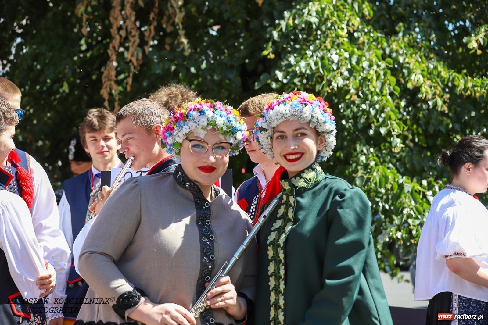 Zdjęcie w galerii na portalu naszraciborz.pl: Raciborskie święto folkloru. Kolorowa parada przeszła przez miasto, tańce na zamku [FOTO i WIDEO] wiadomości z regionu