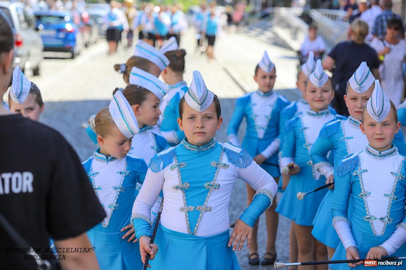 Zdjęcie w galerii na portalu naszraciborz.pl: Raciborskie święto folkloru. Kolorowa parada przeszła przez miasto, tańce na zamku [FOTO i WIDEO] wiadomości z regionu