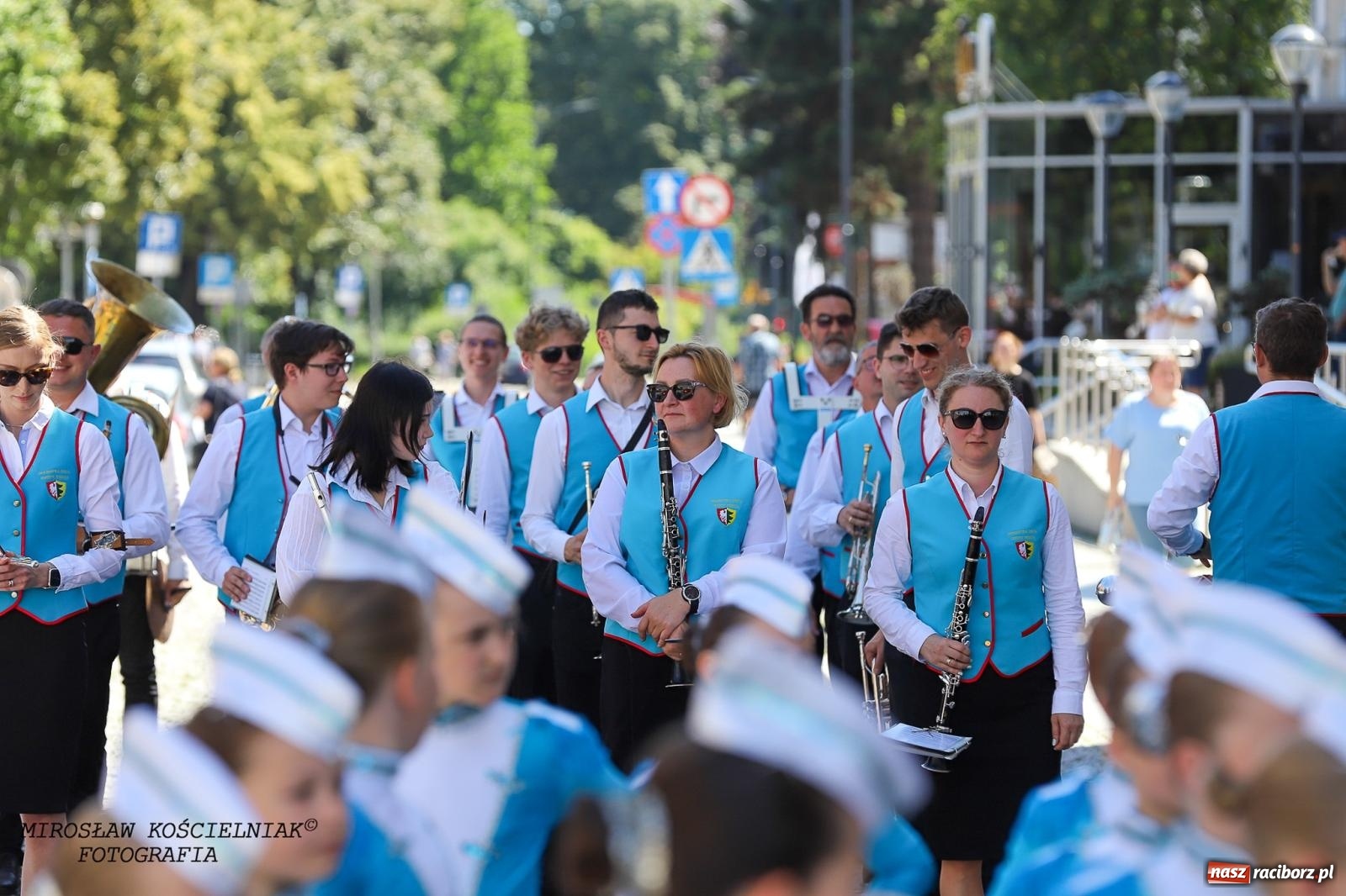 Zdjęcie w galerii na portalu naszraciborz.pl: Raciborskie święto folkloru. Kolorowa parada przeszła przez miasto, tańce na zamku [FOTO i WIDEO] wiadomości z regionu