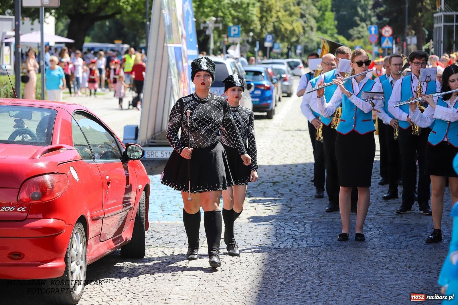 Zdjęcie w galerii na portalu naszraciborz.pl: Raciborskie święto folkloru. Kolorowa parada przeszła przez miasto, tańce na zamku [FOTO i WIDEO] wiadomości z regionu