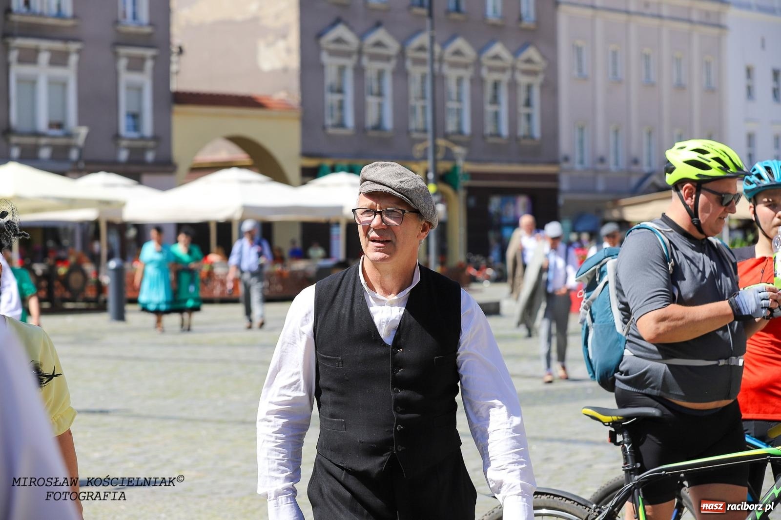 Zdjęcie w galerii na portalu naszraciborz.pl: Raciborskie święto folkloru. Kolorowa parada przeszła przez miasto, tańce na zamku [FOTO i WIDEO] wiadomości z regionu