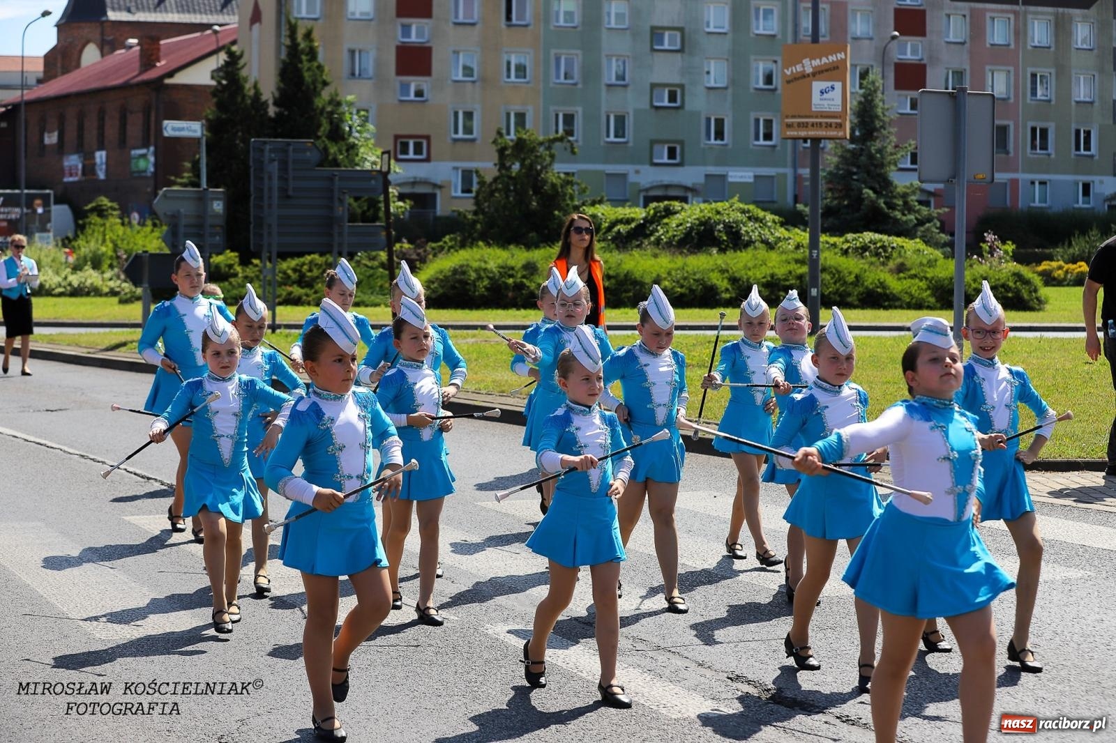 Zdjęcie w galerii na portalu naszraciborz.pl: Raciborskie święto folkloru. Kolorowa parada przeszła przez miasto, tańce na zamku [FOTO i WIDEO] wiadomości z regionu