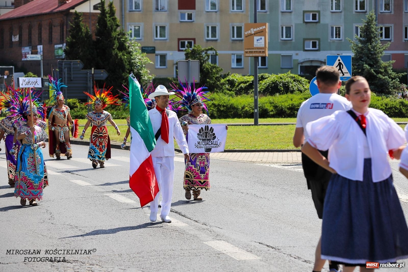 Zdjęcie w galerii na portalu naszraciborz.pl: Raciborskie święto folkloru. Kolorowa parada przeszła przez miasto, tańce na zamku [FOTO i WIDEO] wiadomości z regionu