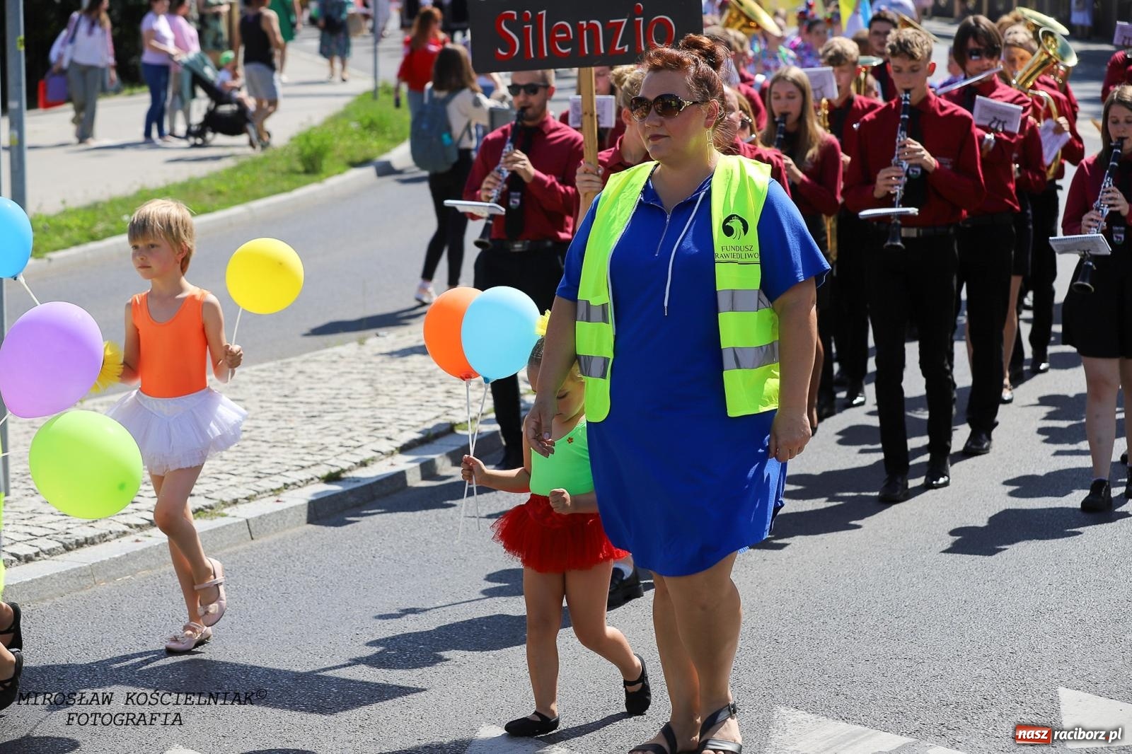 Zdjęcie w galerii na portalu naszraciborz.pl: Raciborskie święto folkloru. Kolorowa parada przeszła przez miasto, tańce na zamku [FOTO i WIDEO] wiadomości z regionu
