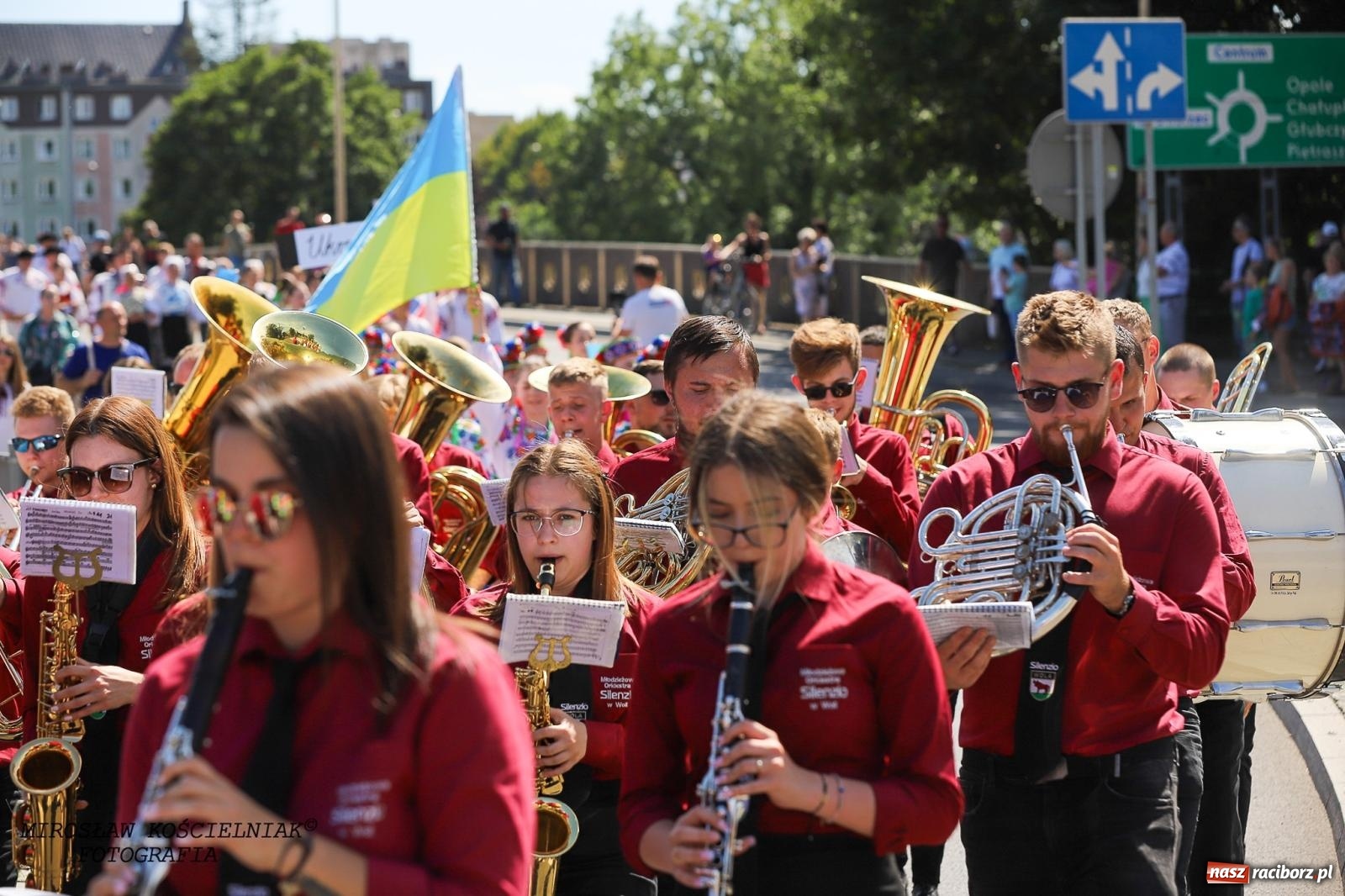 Zdjęcie w galerii na portalu naszraciborz.pl: Raciborskie święto folkloru. Kolorowa parada przeszła przez miasto, tańce na zamku [FOTO i WIDEO] wiadomości z regionu