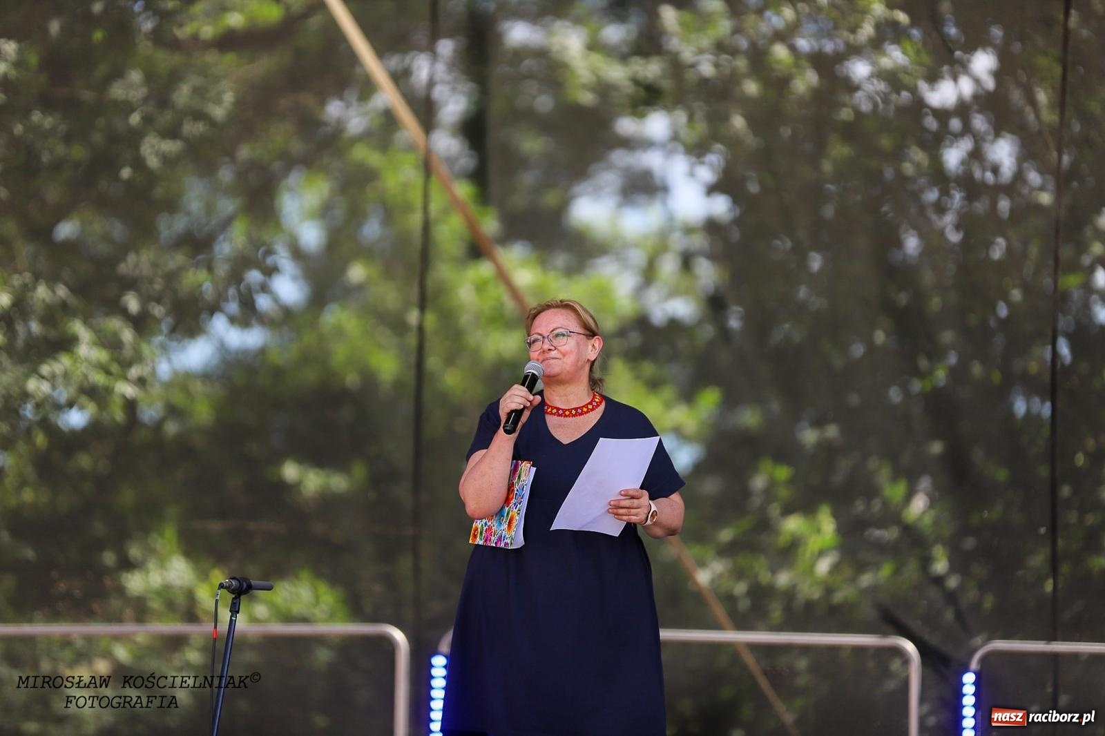 Zdjęcie w galerii na portalu naszraciborz.pl: Raciborskie święto folkloru. Kolorowa parada przeszła przez miasto, tańce na zamku [FOTO i WIDEO] wiadomości z regionu