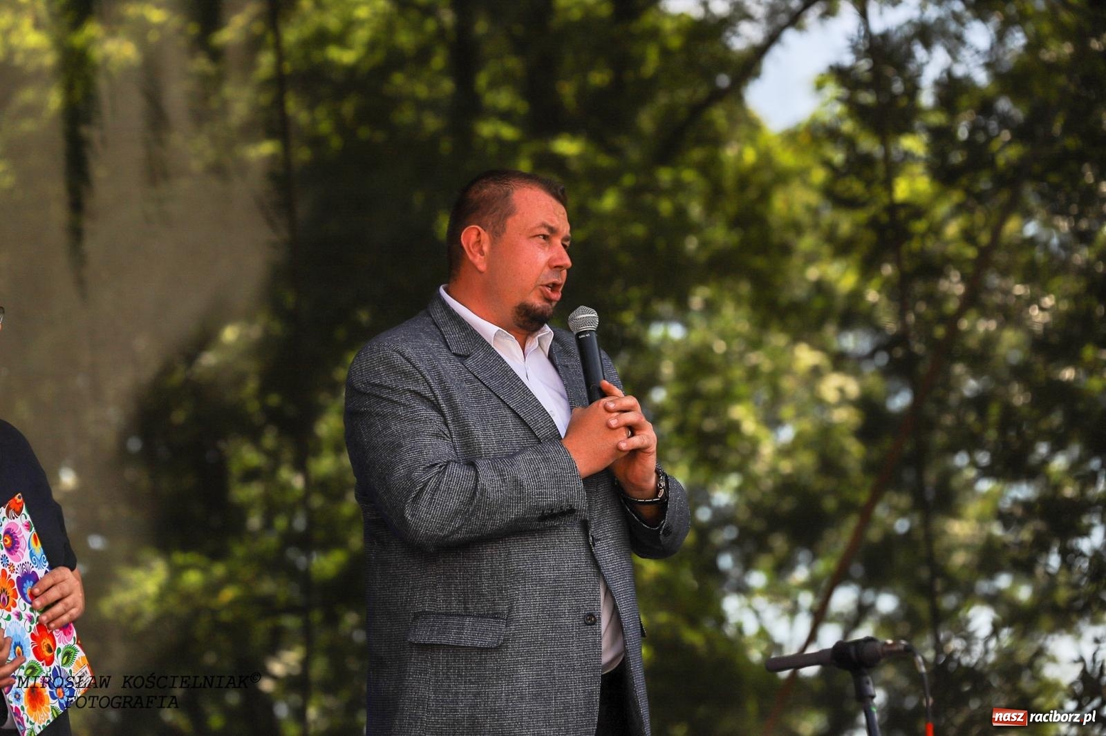 Zdjęcie w galerii na portalu naszraciborz.pl: Raciborskie święto folkloru. Kolorowa parada przeszła przez miasto, tańce na zamku [FOTO i WIDEO] wiadomości z regionu