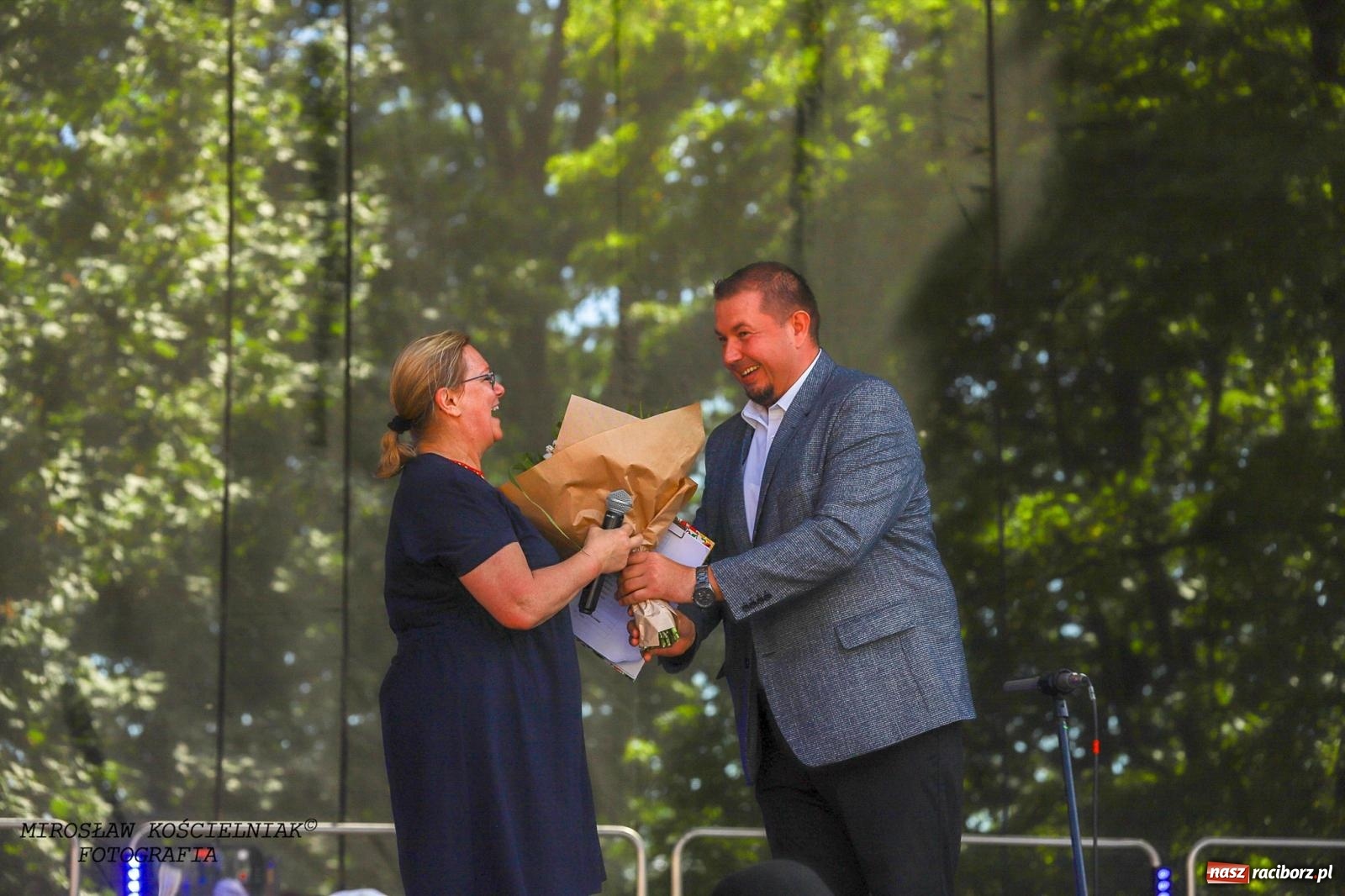 Zdjęcie w galerii na portalu naszraciborz.pl: Raciborskie święto folkloru. Kolorowa parada przeszła przez miasto, tańce na zamku [FOTO i WIDEO] wiadomości z regionu