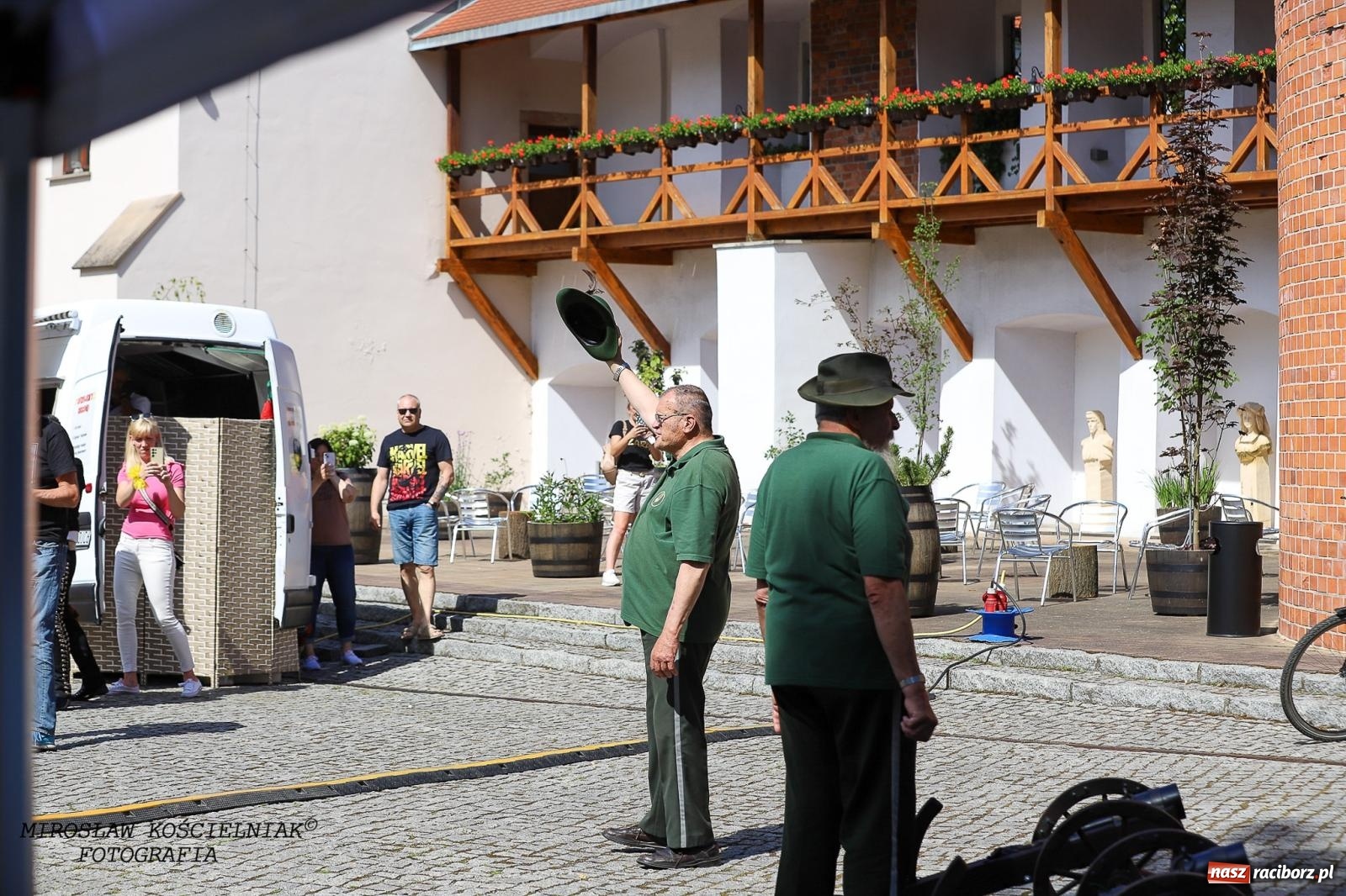 Zdjęcie w galerii na portalu naszraciborz.pl: Raciborskie święto folkloru. Kolorowa parada przeszła przez miasto, tańce na zamku [FOTO i WIDEO] wiadomości z regionu