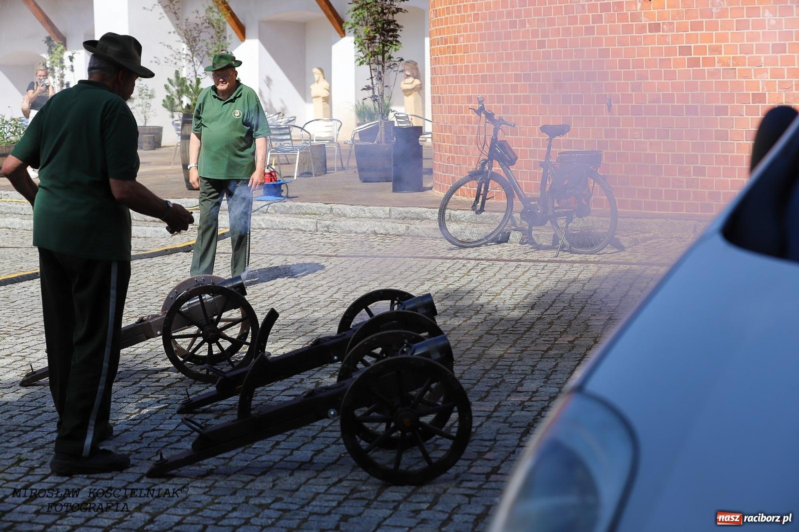 Zdjęcie w galerii na portalu naszraciborz.pl: Raciborskie święto folkloru. Kolorowa parada przeszła przez miasto, tańce na zamku [FOTO i WIDEO] wiadomości z regionu