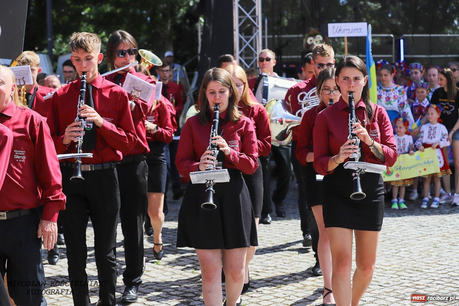 Zdjęcie w galerii na portalu naszraciborz.pl: Raciborskie święto folkloru. Kolorowa parada przeszła przez miasto, tańce na zamku [FOTO i WIDEO] wiadomości z regionu