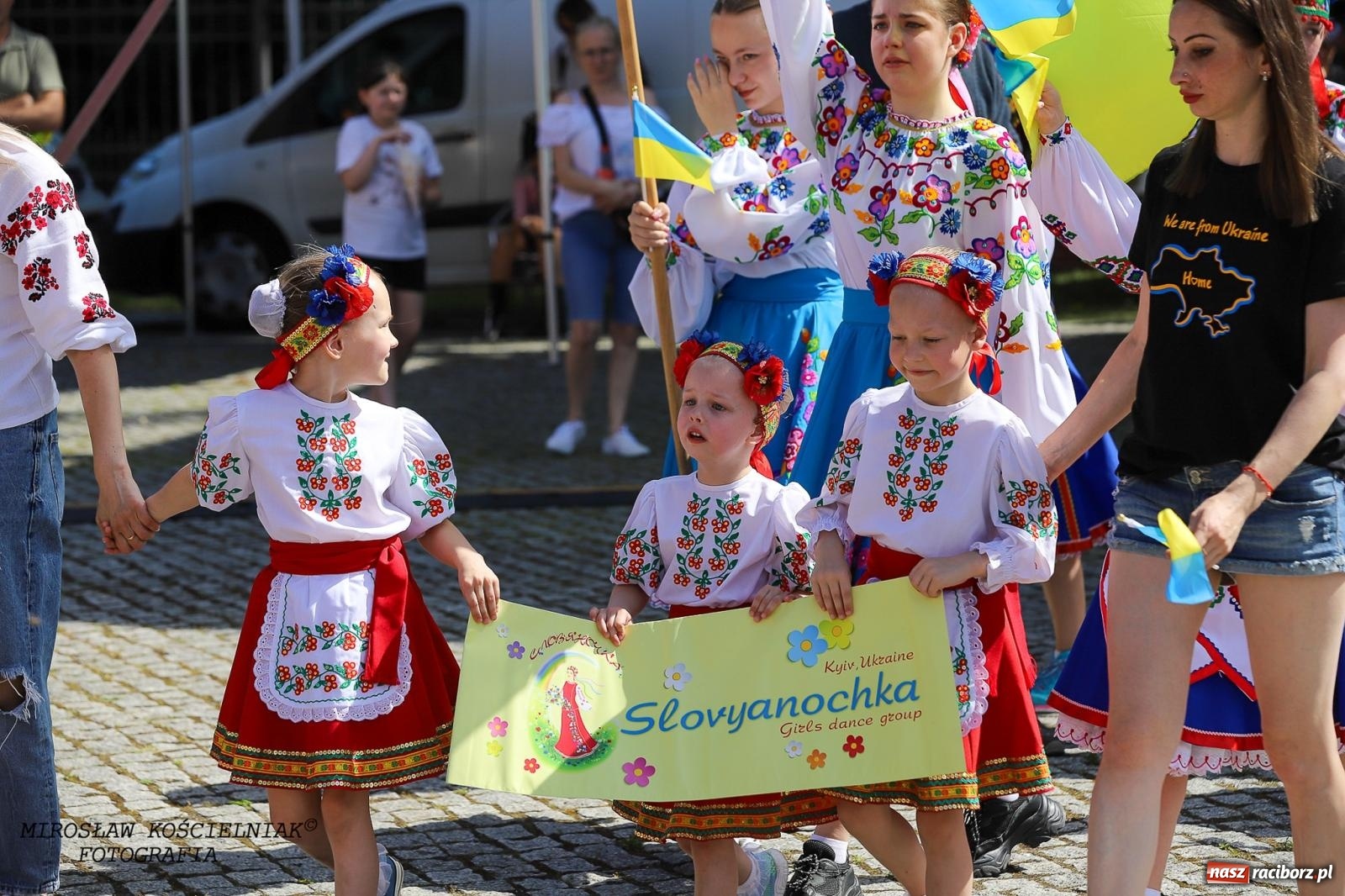 Zdjęcie w galerii na portalu naszraciborz.pl: Raciborskie święto folkloru. Kolorowa parada przeszła przez miasto, tańce na zamku [FOTO i WIDEO] wiadomości z regionu