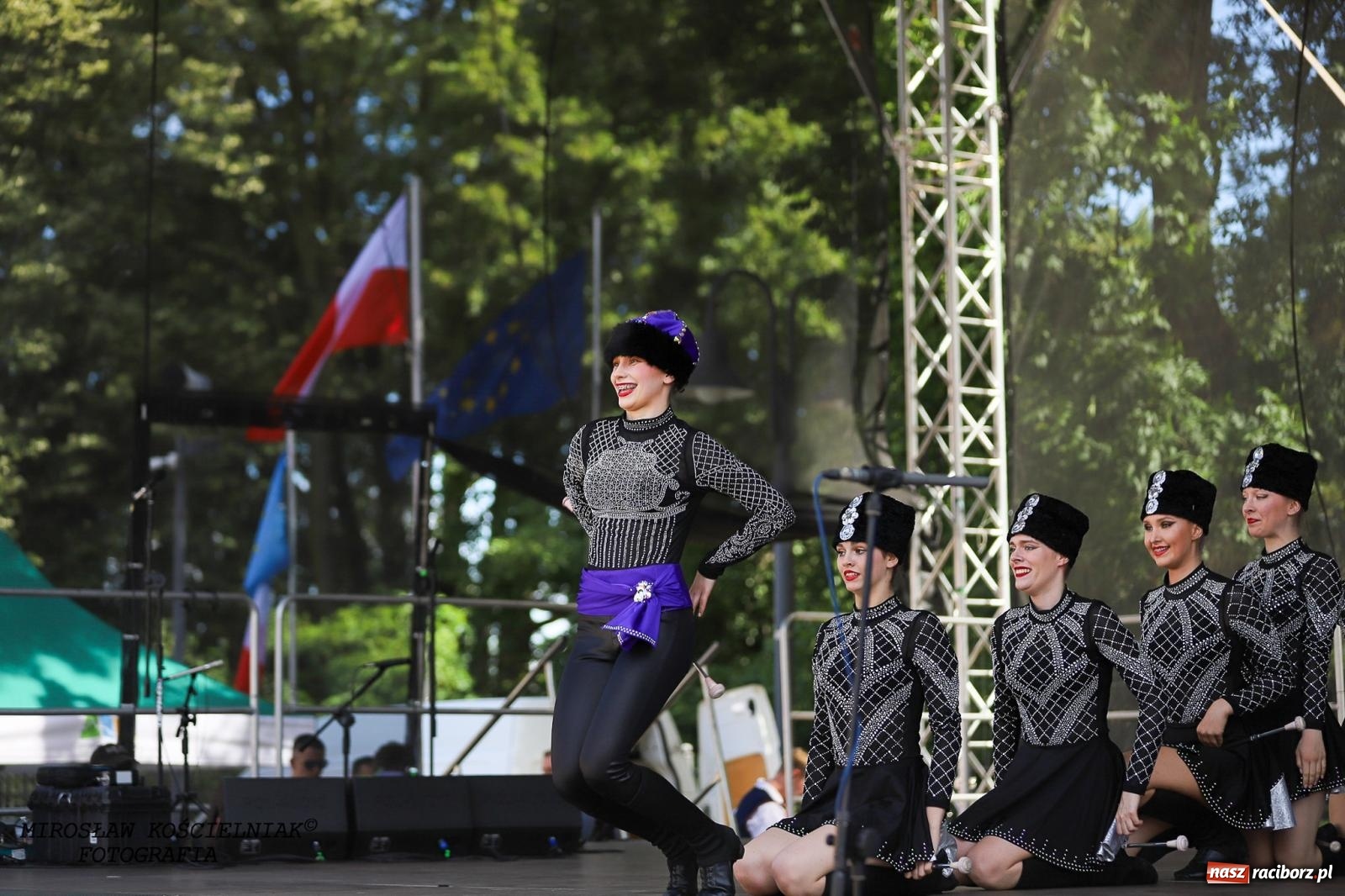 Zdjęcie w galerii na portalu naszraciborz.pl: Raciborskie święto folkloru. Kolorowa parada przeszła przez miasto, tańce na zamku [FOTO i WIDEO] wiadomości z regionu