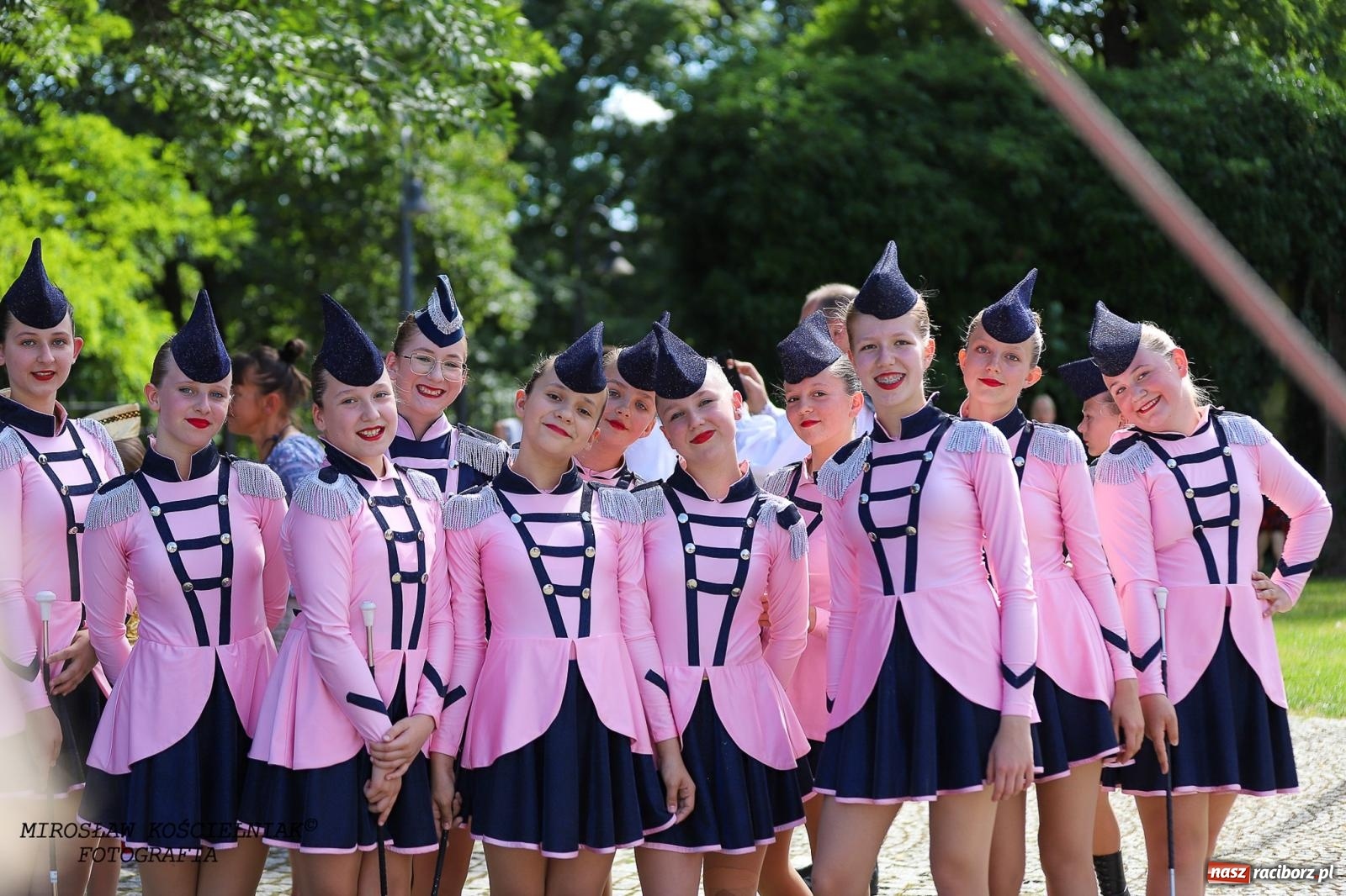 Zdjęcie w galerii na portalu naszraciborz.pl: Raciborskie święto folkloru. Kolorowa parada przeszła przez miasto, tańce na zamku [FOTO i WIDEO] wiadomości z regionu