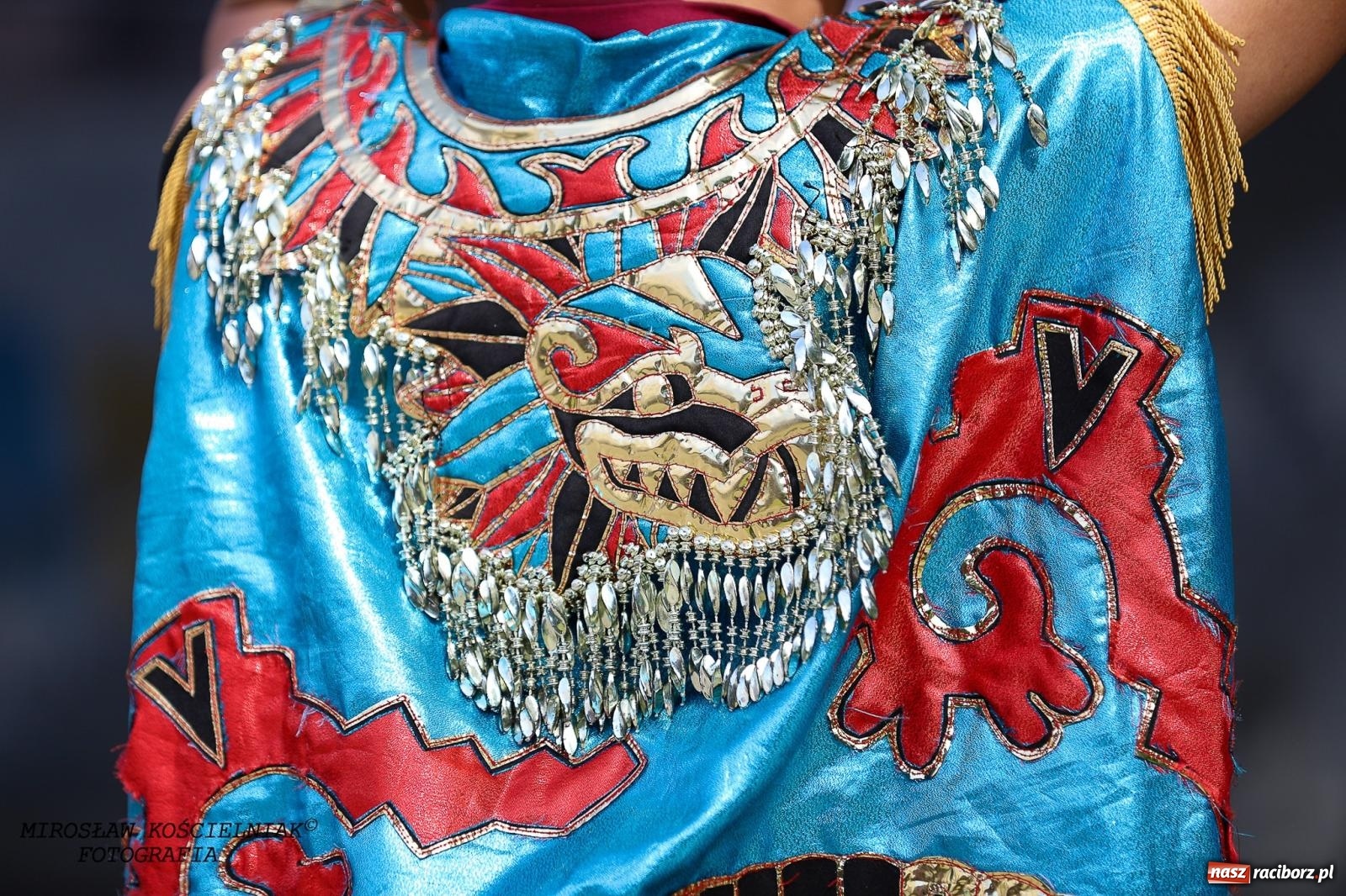 Zdjęcie w galerii na portalu naszraciborz.pl: Raciborskie święto folkloru. Kolorowa parada przeszła przez miasto, tańce na zamku [FOTO i WIDEO] wiadomości z regionu