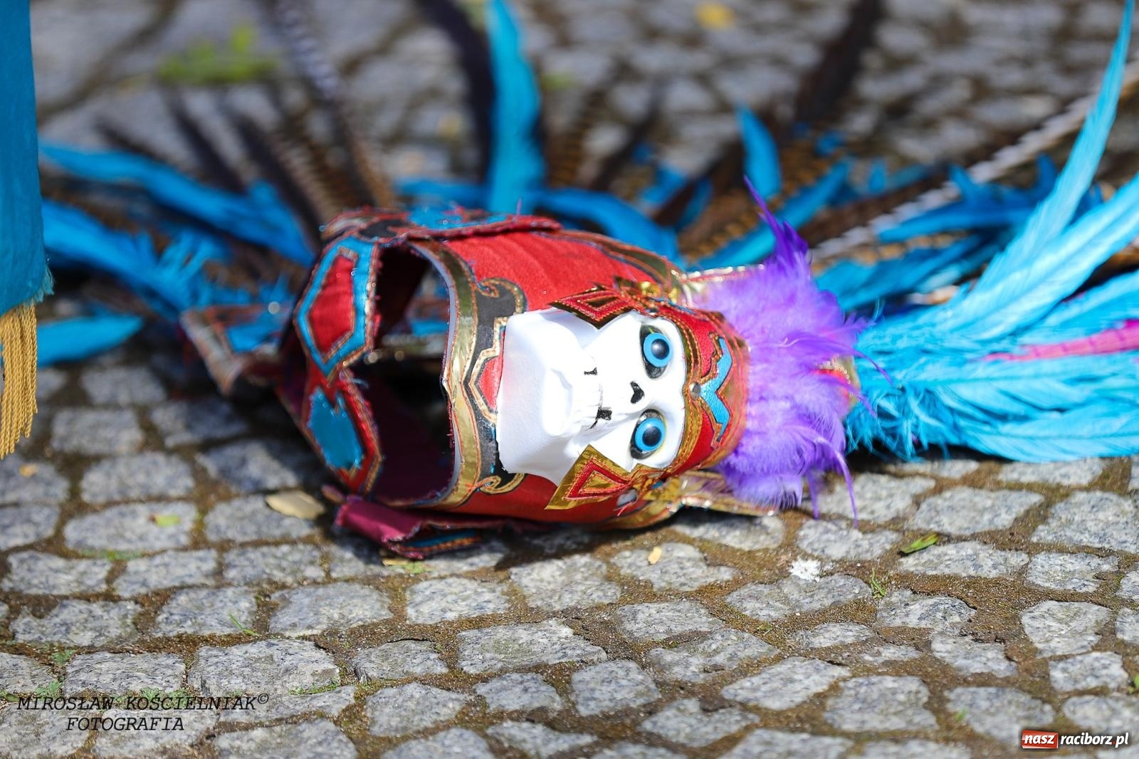 Zdjęcie w galerii na portalu naszraciborz.pl: Raciborskie święto folkloru. Kolorowa parada przeszła przez miasto, tańce na zamku [FOTO i WIDEO] wiadomości z regionu