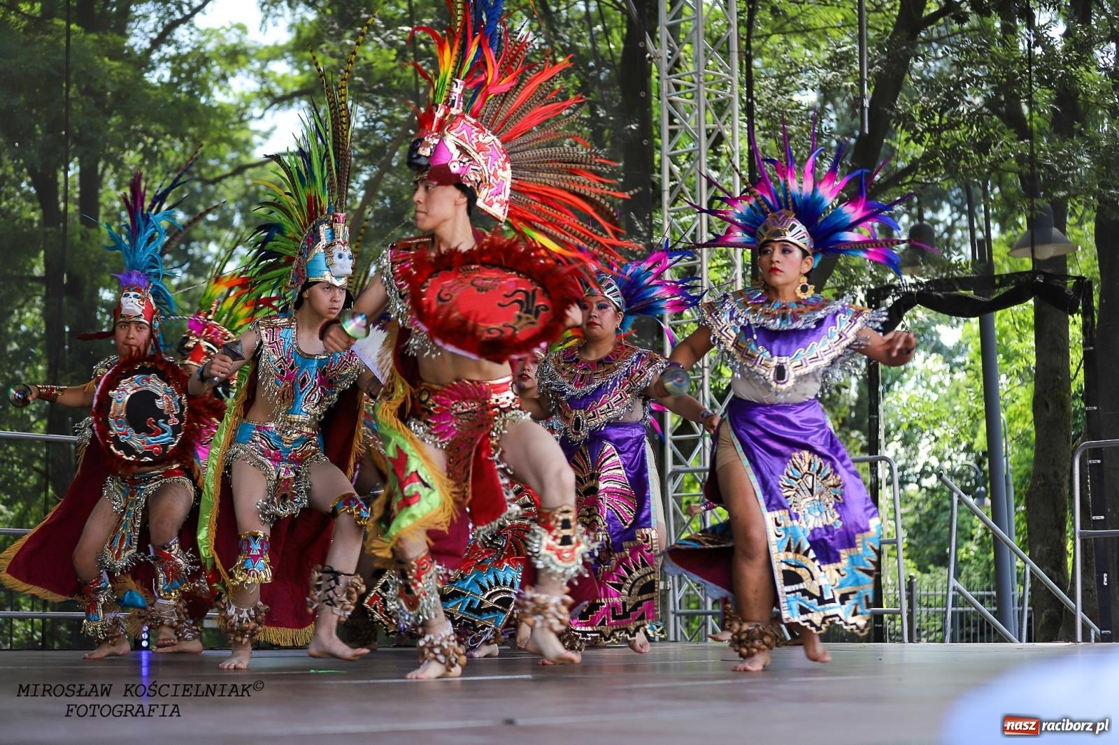 Zdjęcie w galerii na portalu naszraciborz.pl: Raciborskie święto folkloru. Kolorowa parada przeszła przez miasto, tańce na zamku [FOTO i WIDEO] wiadomości z regionu
