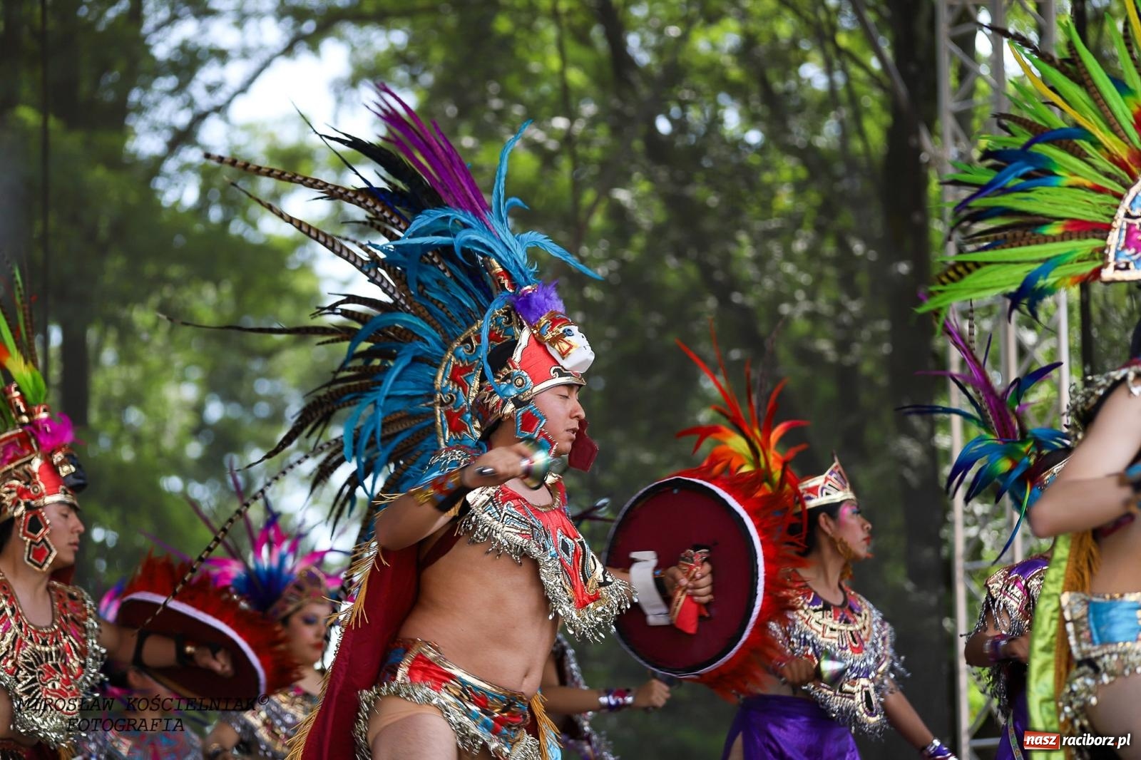 Zdjęcie w galerii na portalu naszraciborz.pl: Raciborskie święto folkloru. Kolorowa parada przeszła przez miasto, tańce na zamku [FOTO i WIDEO] wiadomości z regionu