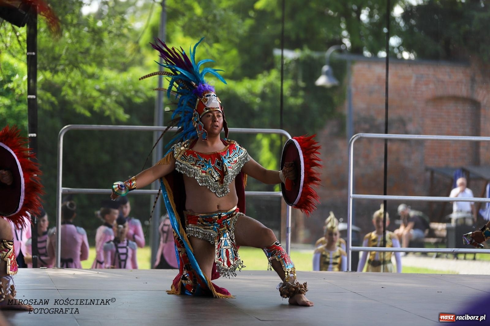 Zdjęcie w galerii na portalu naszraciborz.pl: Raciborskie święto folkloru. Kolorowa parada przeszła przez miasto, tańce na zamku [FOTO i WIDEO] wiadomości z regionu