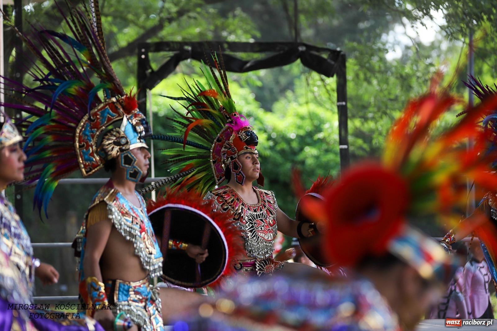 Zdjęcie w galerii na portalu naszraciborz.pl: Raciborskie święto folkloru. Kolorowa parada przeszła przez miasto, tańce na zamku [FOTO i WIDEO] wiadomości z regionu