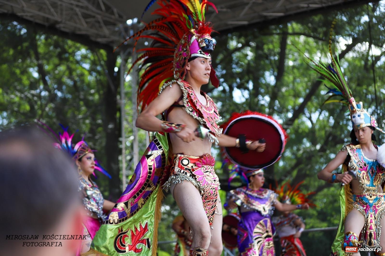 Zdjęcie w galerii na portalu naszraciborz.pl: Raciborskie święto folkloru. Kolorowa parada przeszła przez miasto, tańce na zamku [FOTO i WIDEO] wiadomości z regionu