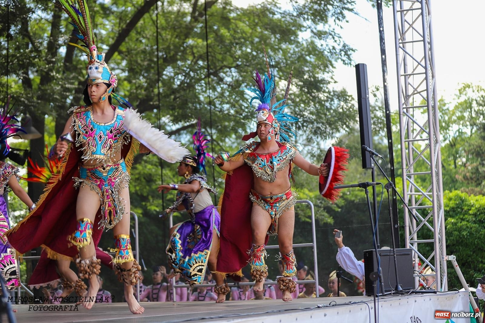 Zdjęcie w galerii na portalu naszraciborz.pl: Raciborskie święto folkloru. Kolorowa parada przeszła przez miasto, tańce na zamku [FOTO i WIDEO] wiadomości z regionu